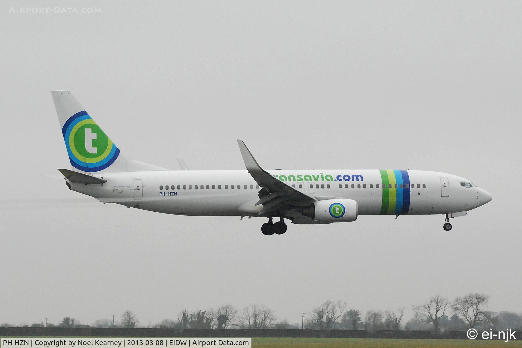 PH-HZN, 2004 Boeing 737-8K2 C/N 32943, Landing Rwy 10 at Dublin in the rain..