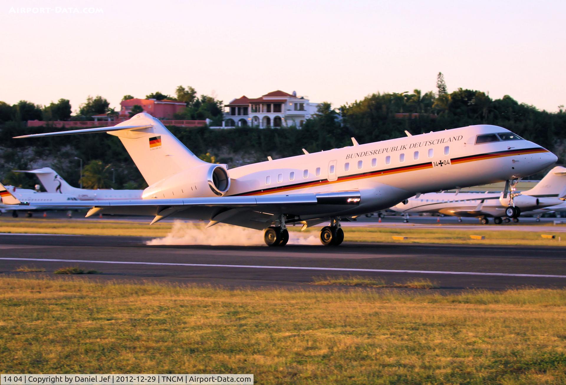 14 04, 2011 Bombardier BD-700-1A11 Global 5000 C/N 9417, 14+04