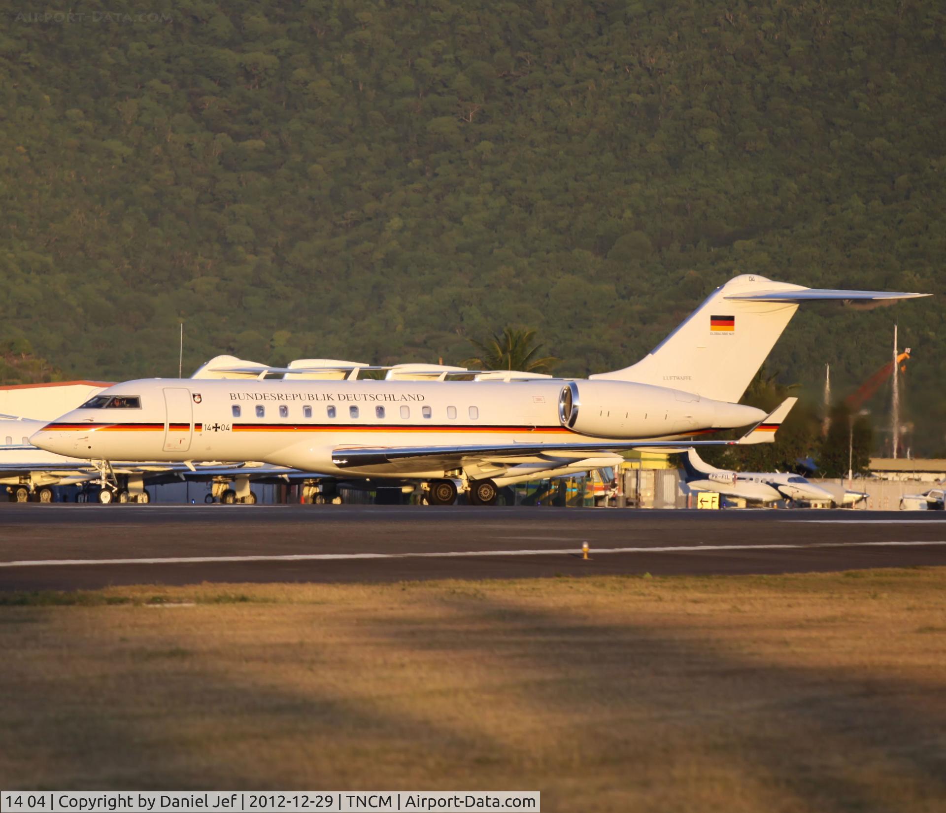 14 04, 2011 Bombardier BD-700-1A11 Global 5000 C/N 9417, 14+04