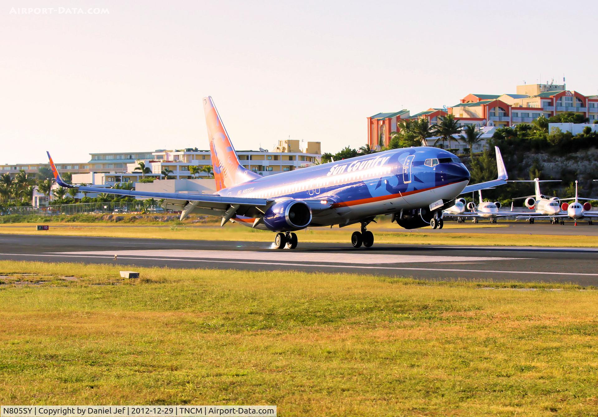 N805SY, 2001 Boeing 737-8Q8 C/N 30032, N805SY