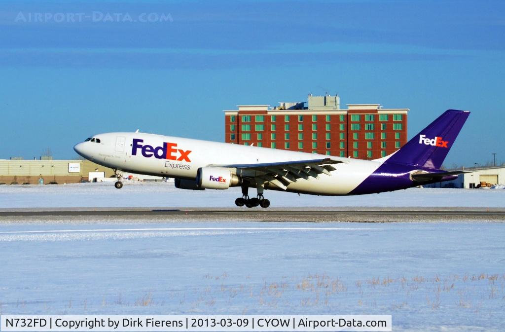 N732FD, 1993 Airbus A300B4-605R C/N 713, Approaching rwy 25.