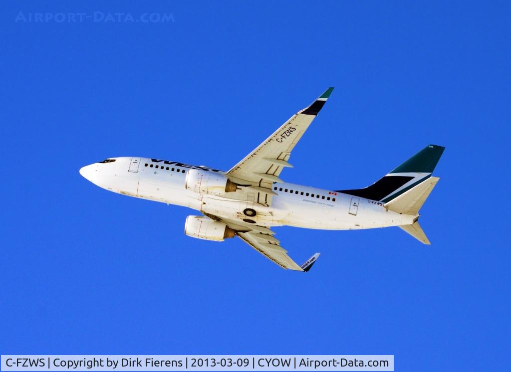 C-FZWS, 2001 Boeing 737-76N C/N 32731, Leaving early from rwy 14