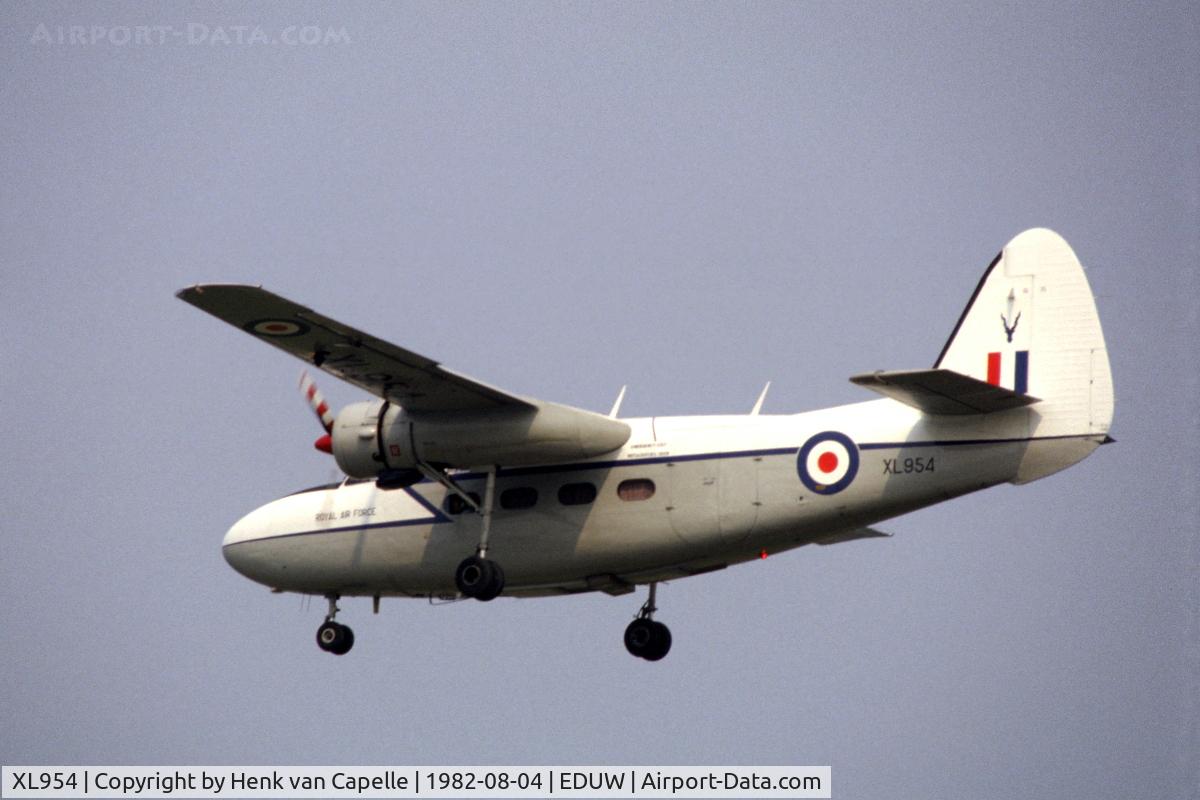XL954, 1957 Hunting Percival P-66 Pembroke C1 C/N PAC/W/3032, Pembroke C.1 of RAF 60 sqn on finals of RAF Wildenrath, Germany.