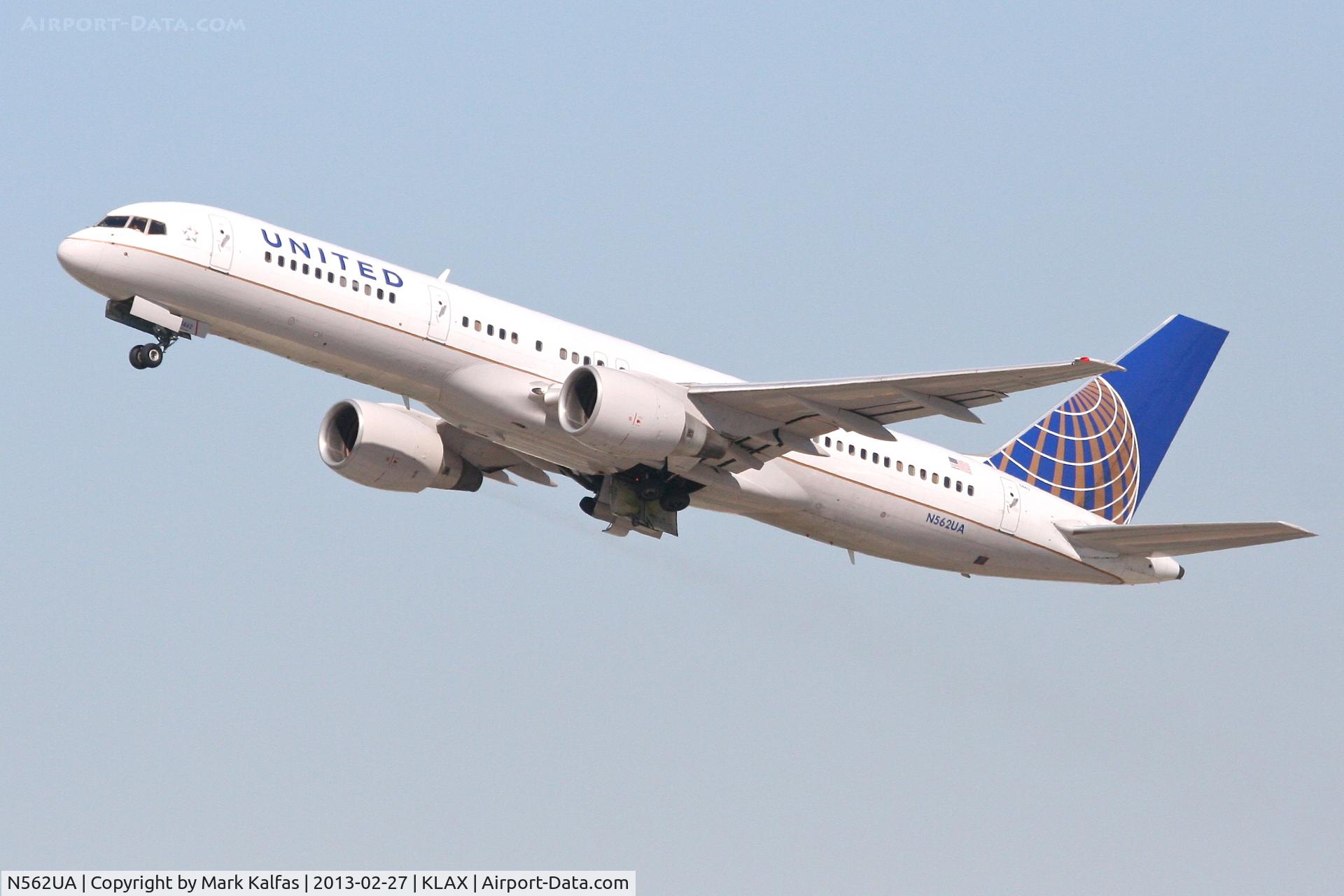 N562UA, 1992 Boeing 757-222 C/N 26664, United Airlines Boeing 757-222, UAL653 departing 25R KLAX enroute to KIAD.
