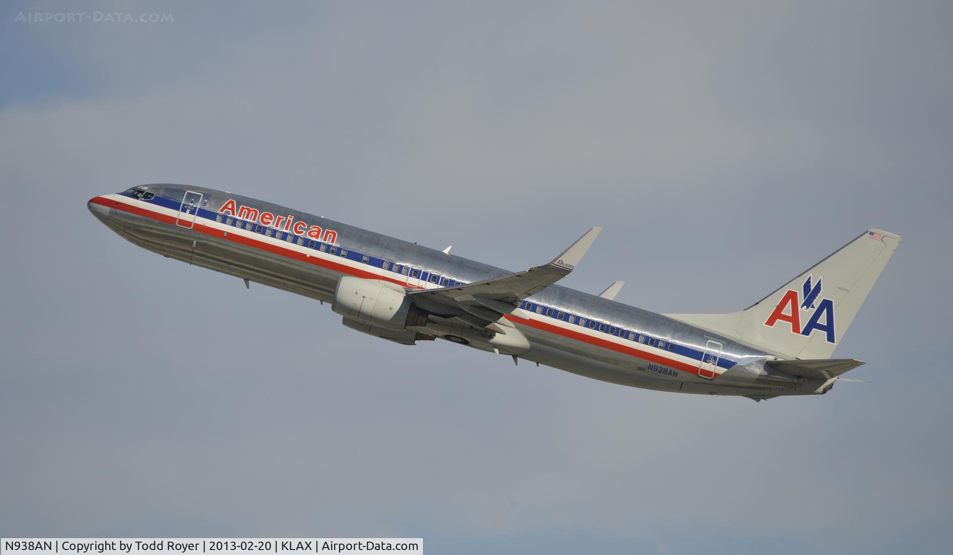 N938AN, 2000 Boeing 737-823 C/N 29533, Departing LAX