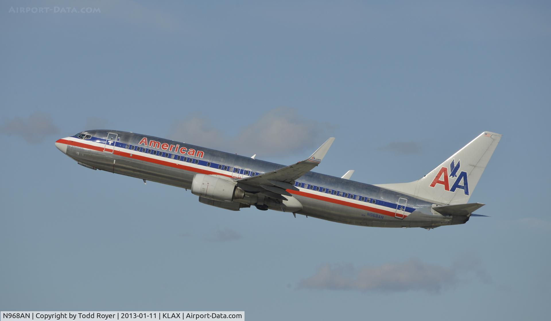 N968AN, 2001 Boeing 737-823 C/N 30095, Departing LAX