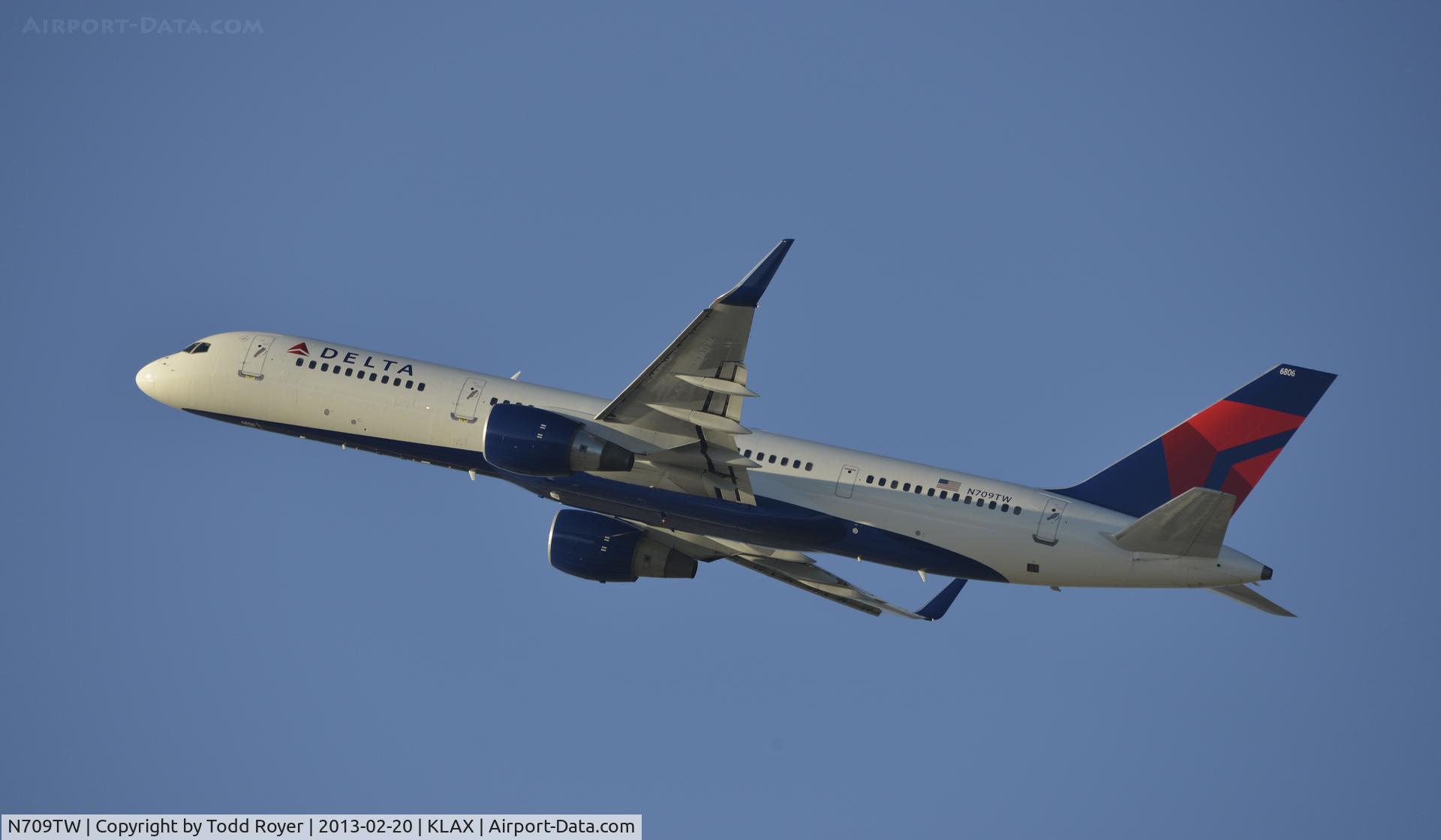 N709TW, 1997 Boeing 757-2Q8 C/N 28168, Departing LAX