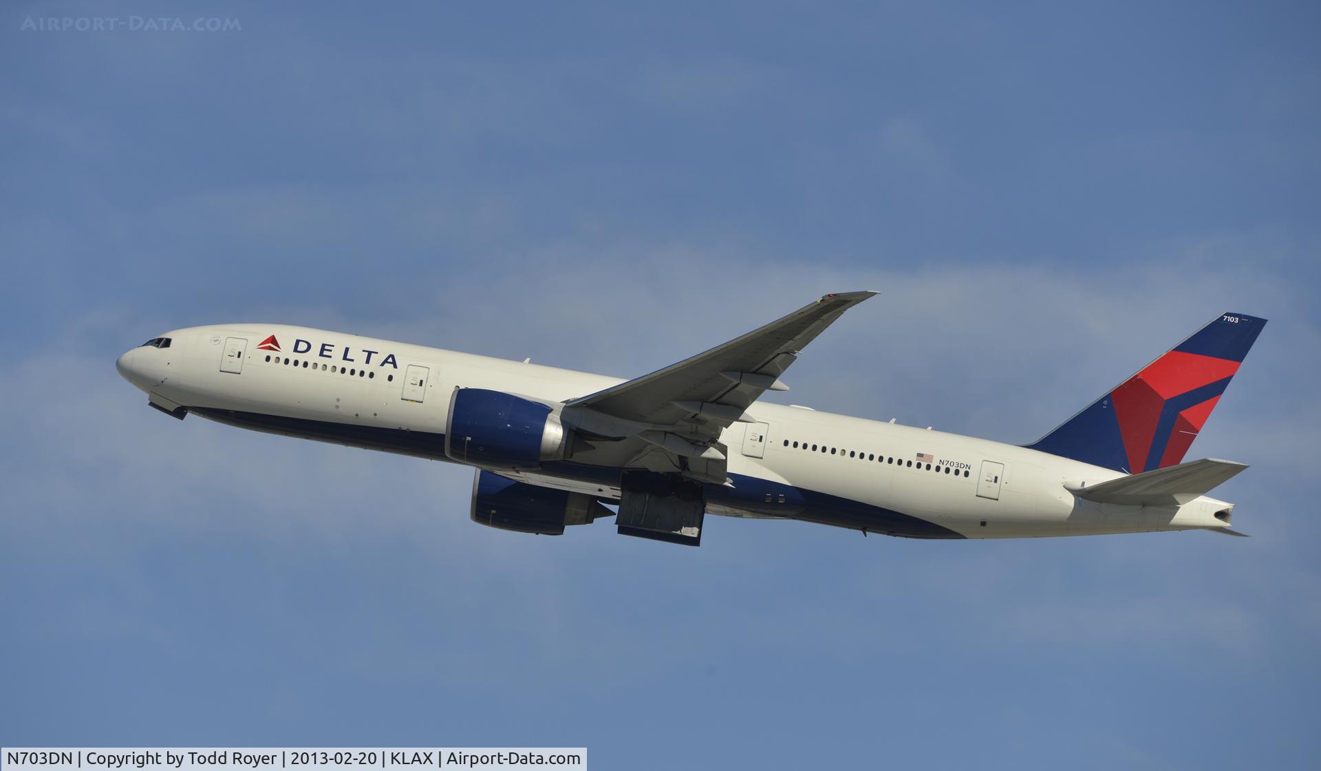 N703DN, 2009 Boeing 777-232/LR C/N 32222, Departing LAX