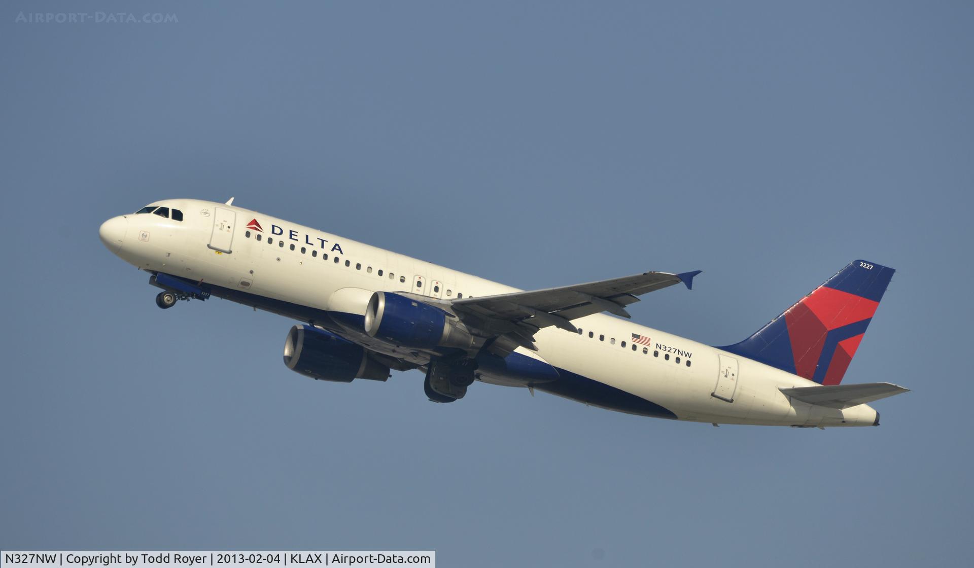 N327NW, 1992 Airbus A320-211 C/N 297, Departing LAX