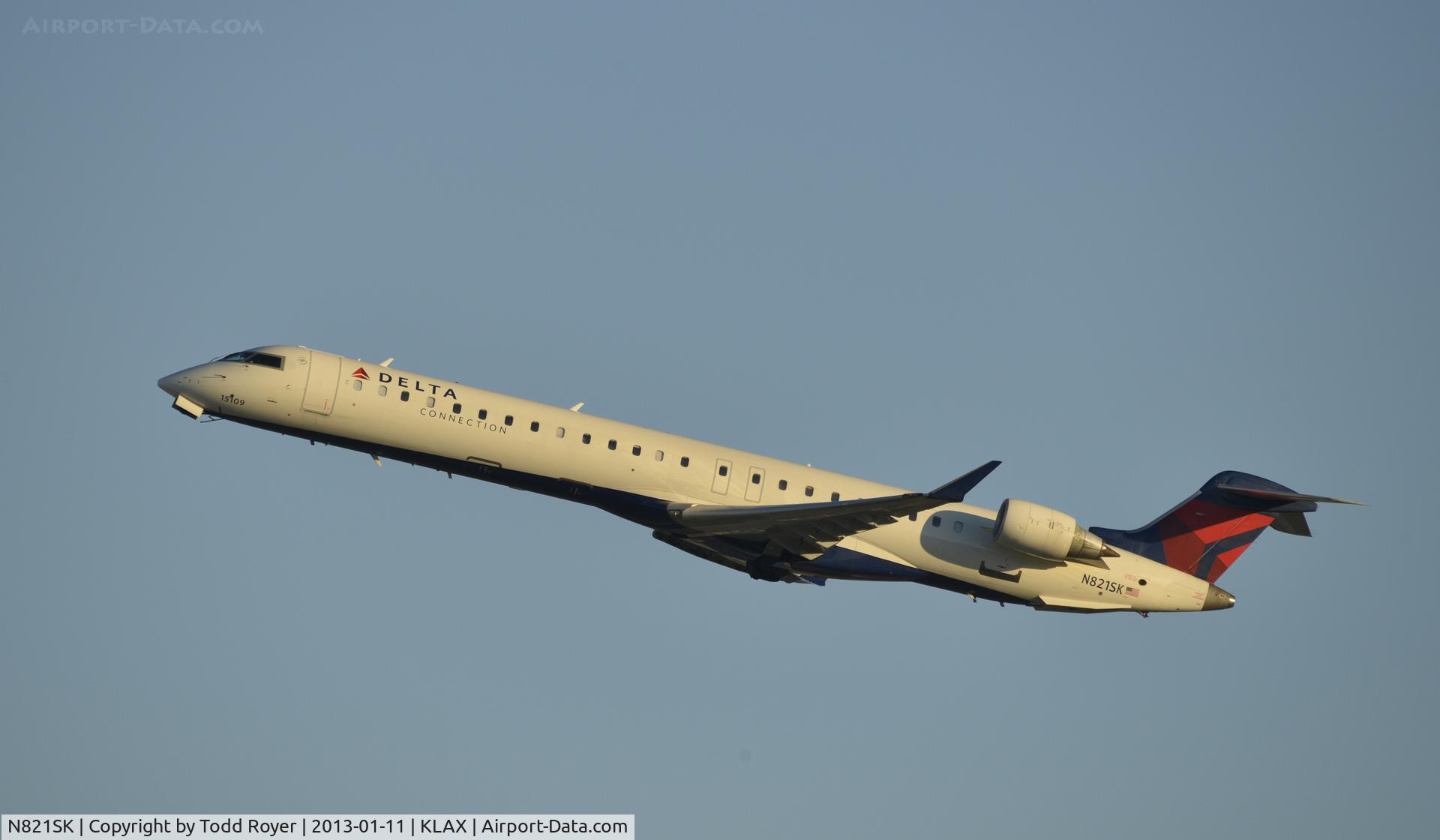 N821SK, 2007 Bombardier CRJ-900ER (CL-600-2D24) C/N 15109, Departing LAX