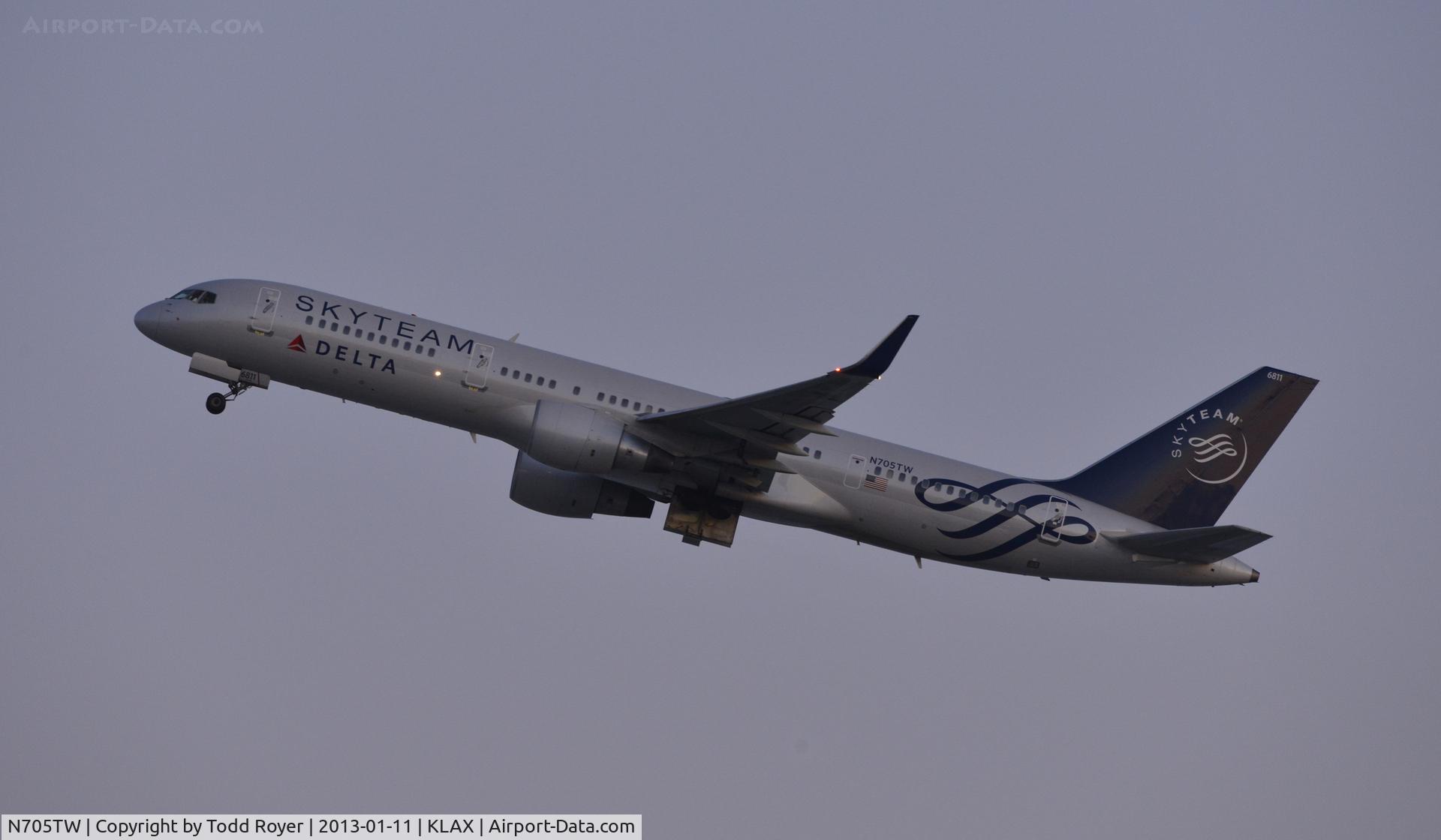 N705TW, 1997 Boeing 757-231ER C/N 28479, Departing LAX