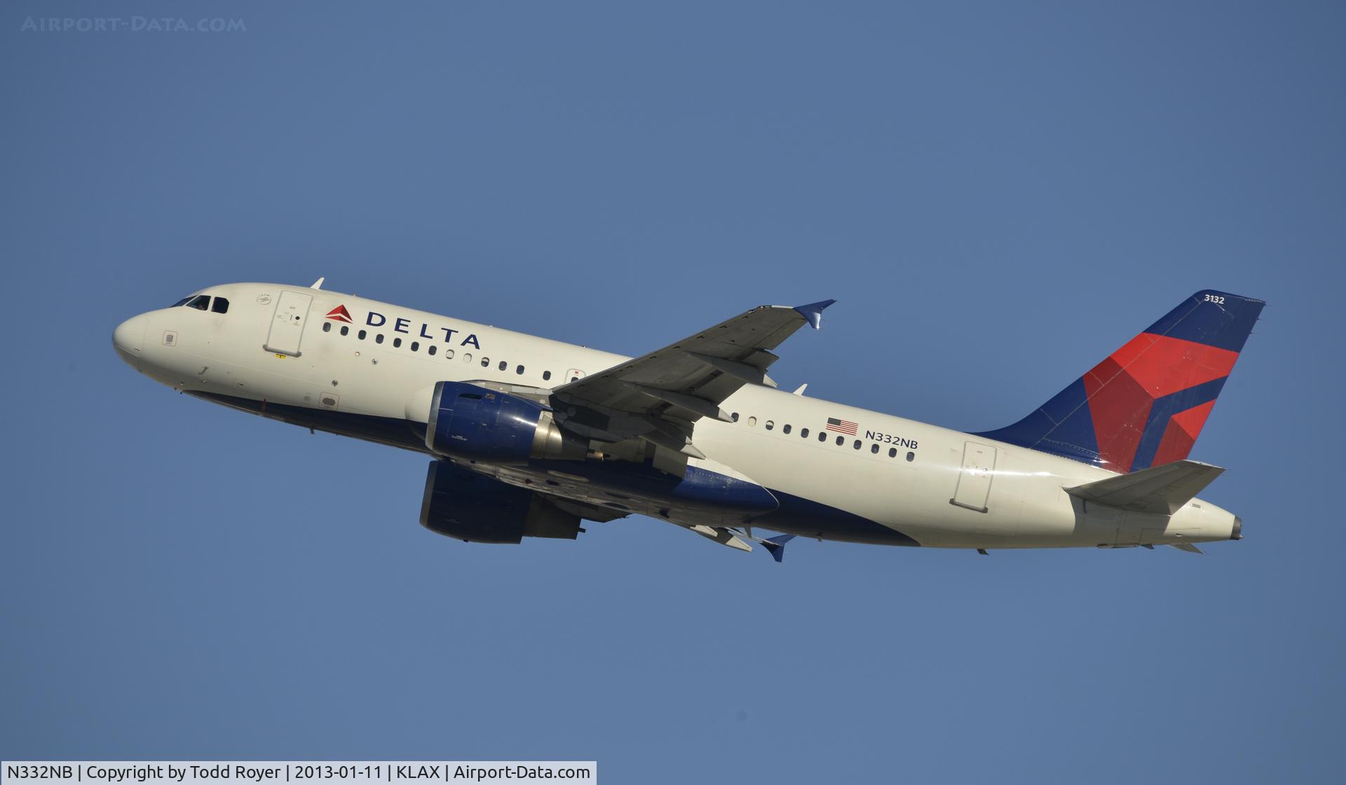 N332NB, 2001 Airbus A319-114 C/N 1570, Departing LAX