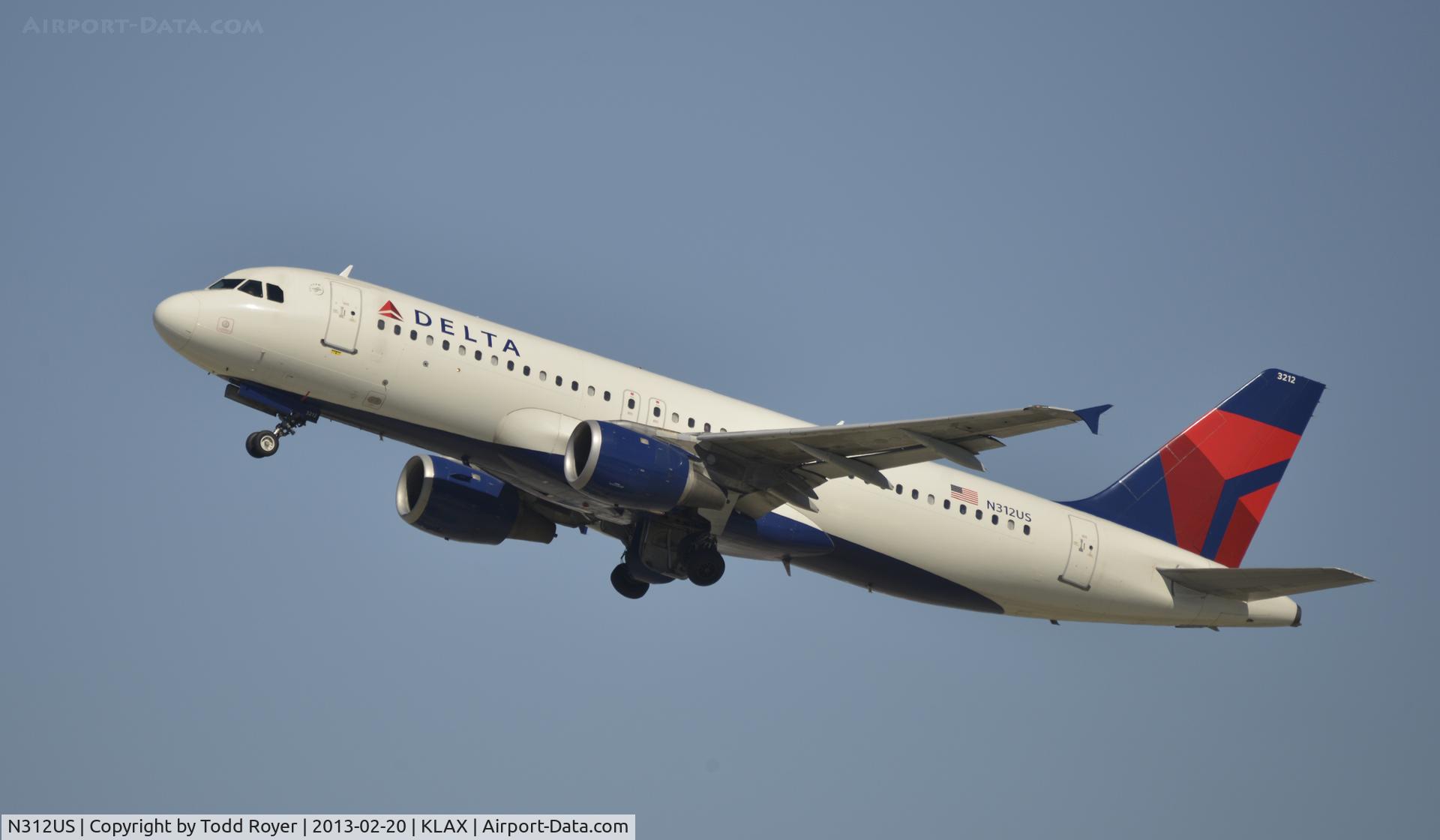 N312US, 1990 Airbus A320-211 C/N 152, Departing LAX