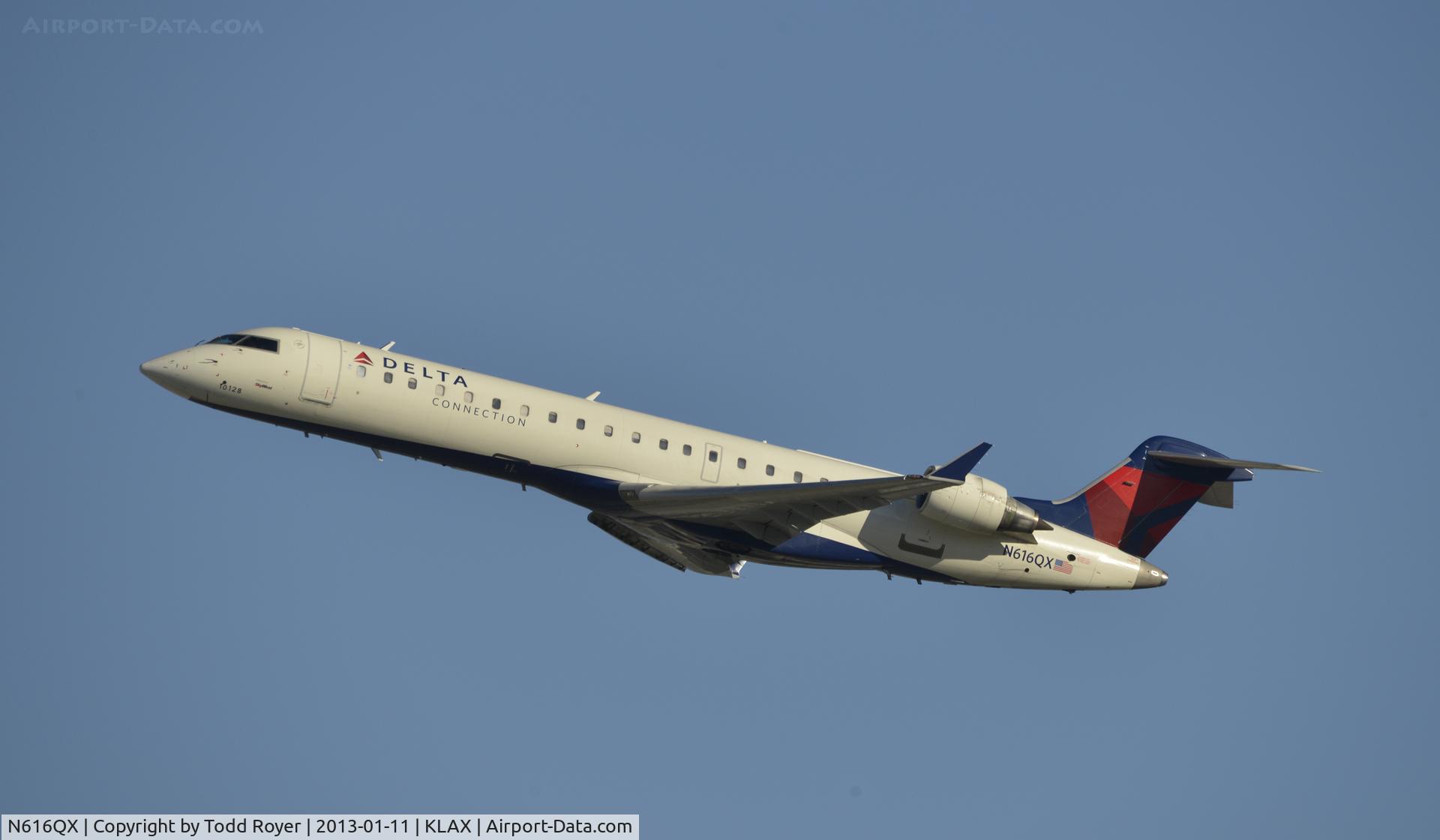 N616QX, 2003 Bombardier CRJ-701 (CL-600-2C10) C/N 10128, Departing LAX