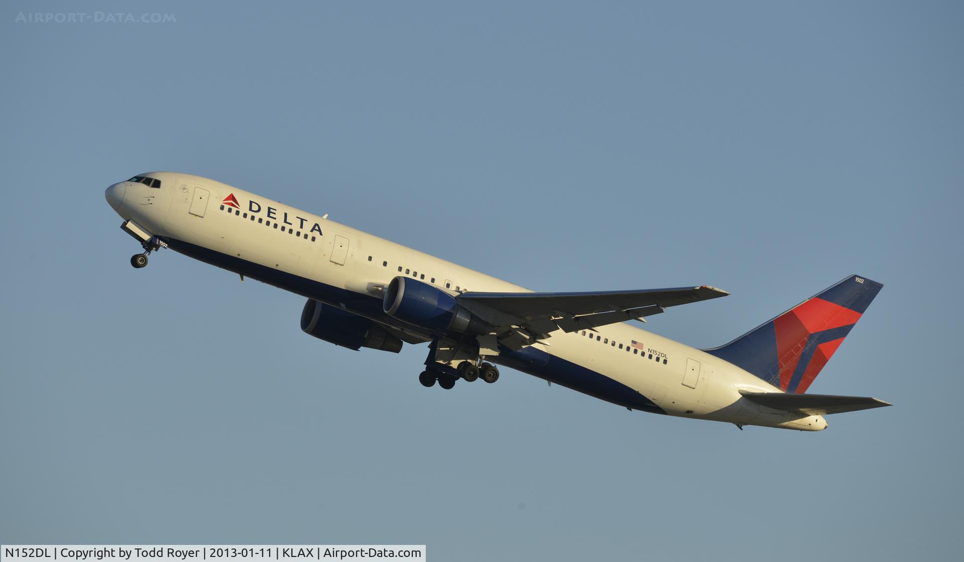 N152DL, 1990 Boeing 767-3P6 C/N 24984, Departing LAX