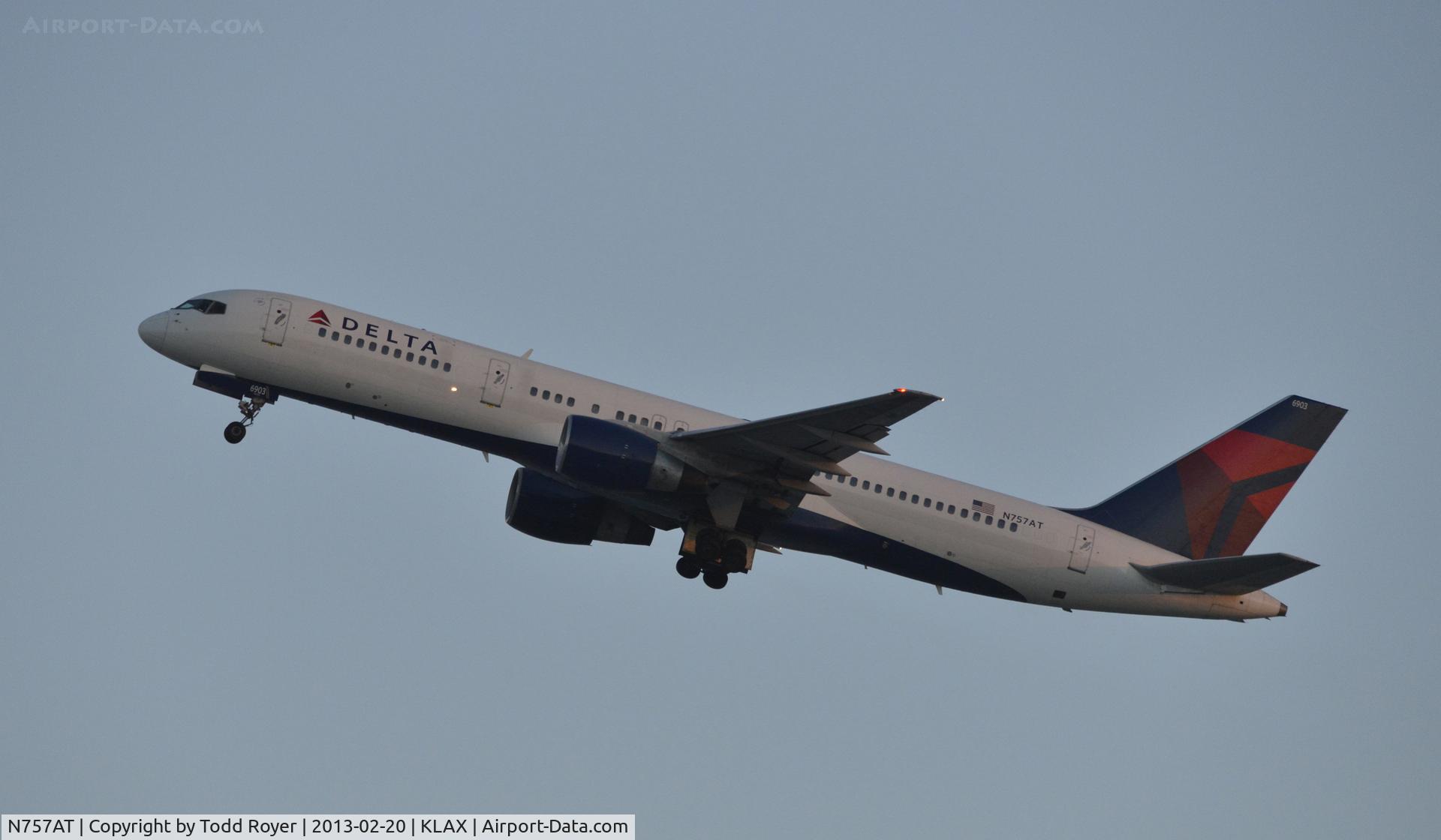 N757AT, 1984 Boeing 757-212 C/N 23127, Departing LAX