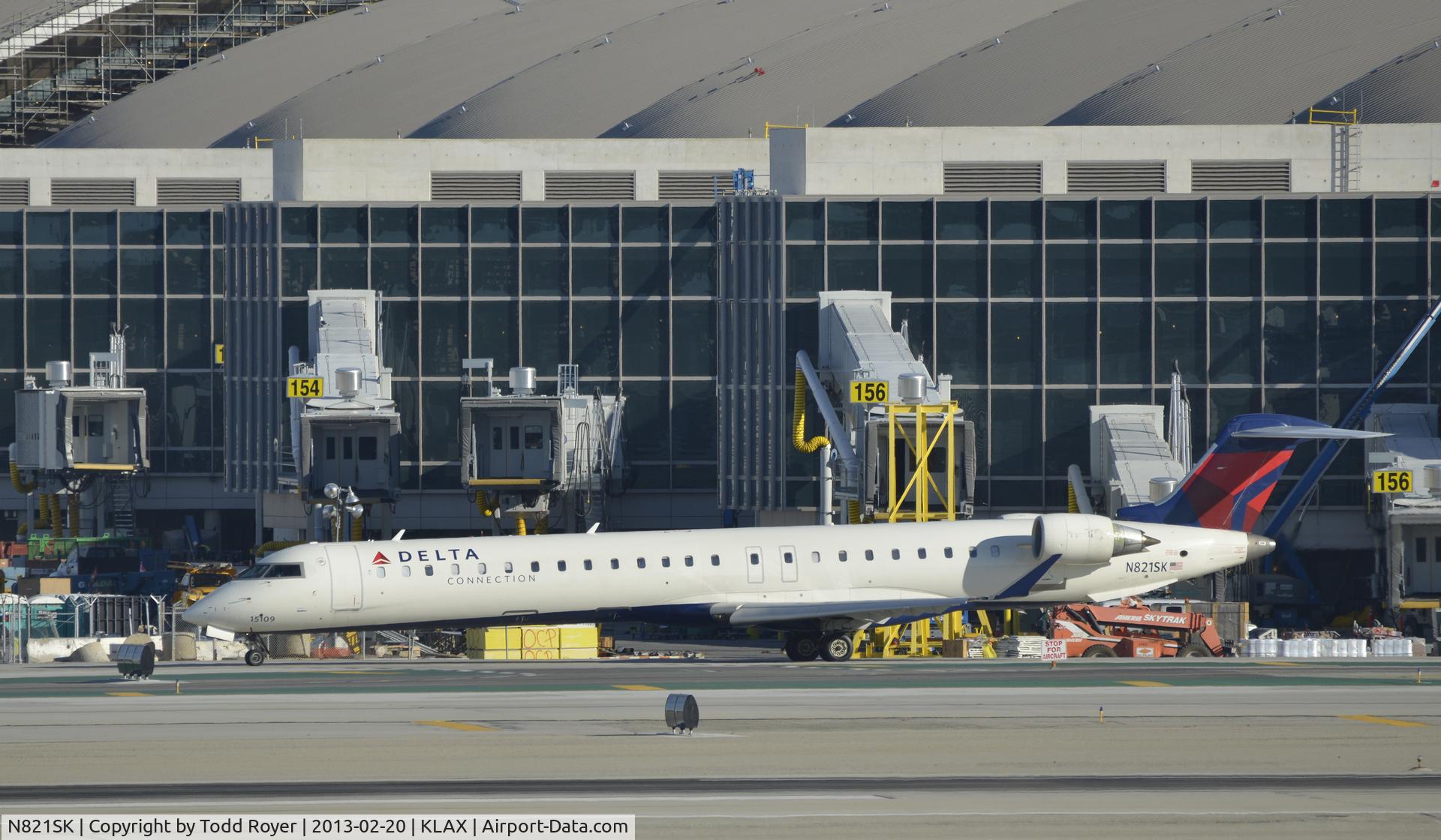 N821SK, 2007 Bombardier CRJ-900ER (CL-600-2D24) C/N 15109, Taxiing for departure