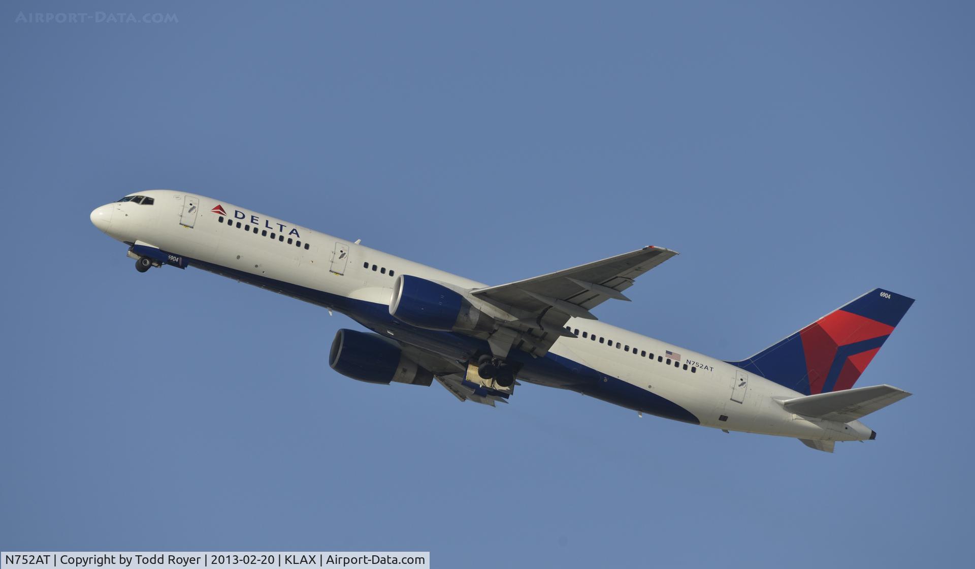 N752AT, 1984 Boeing 757-212 C/N 23128, Departing LAX