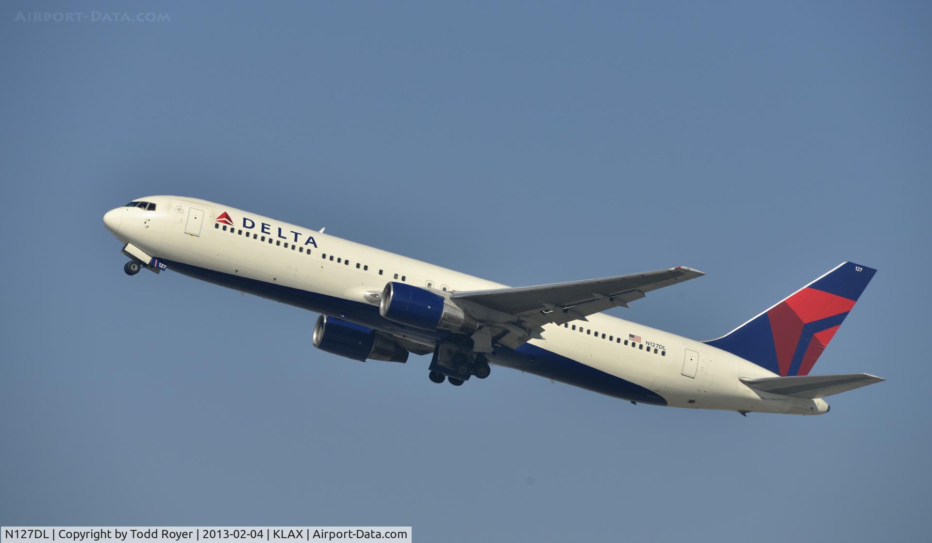 N127DL, 1988 Boeing 767-332 C/N 24077, Departing LAX