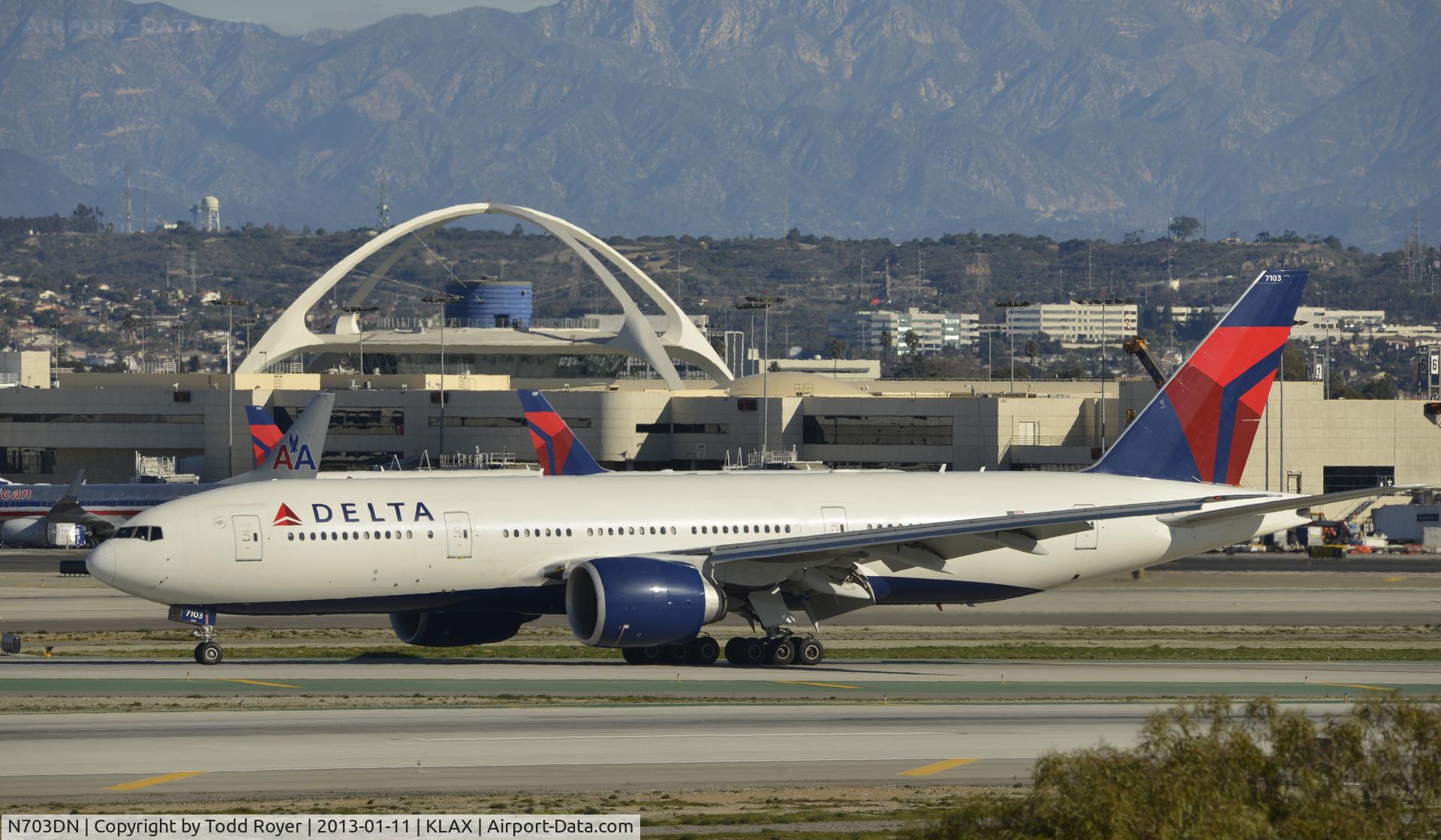 N703DN, 2009 Boeing 777-232/LR C/N 32222, Taxiing to gate