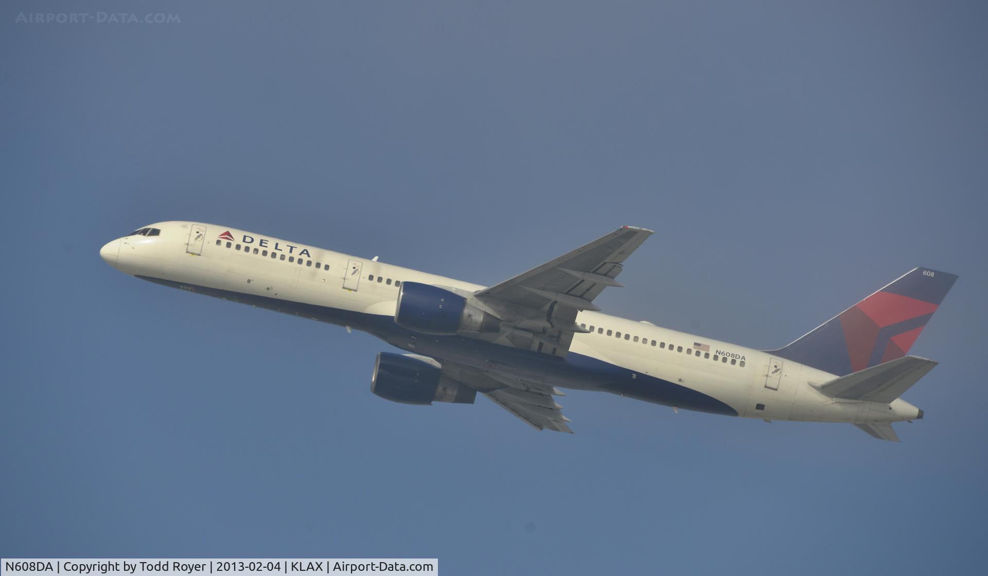 N608DA, 1985 Boeing 757-232 C/N 22815, Departing LAX