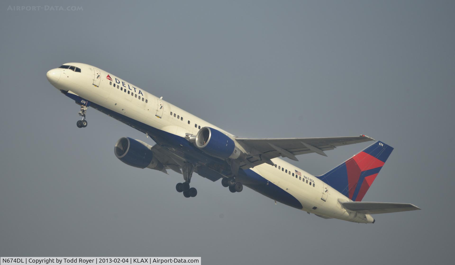 N674DL, 1992 Boeing 757-232 C/N 25979, Departing LAX
