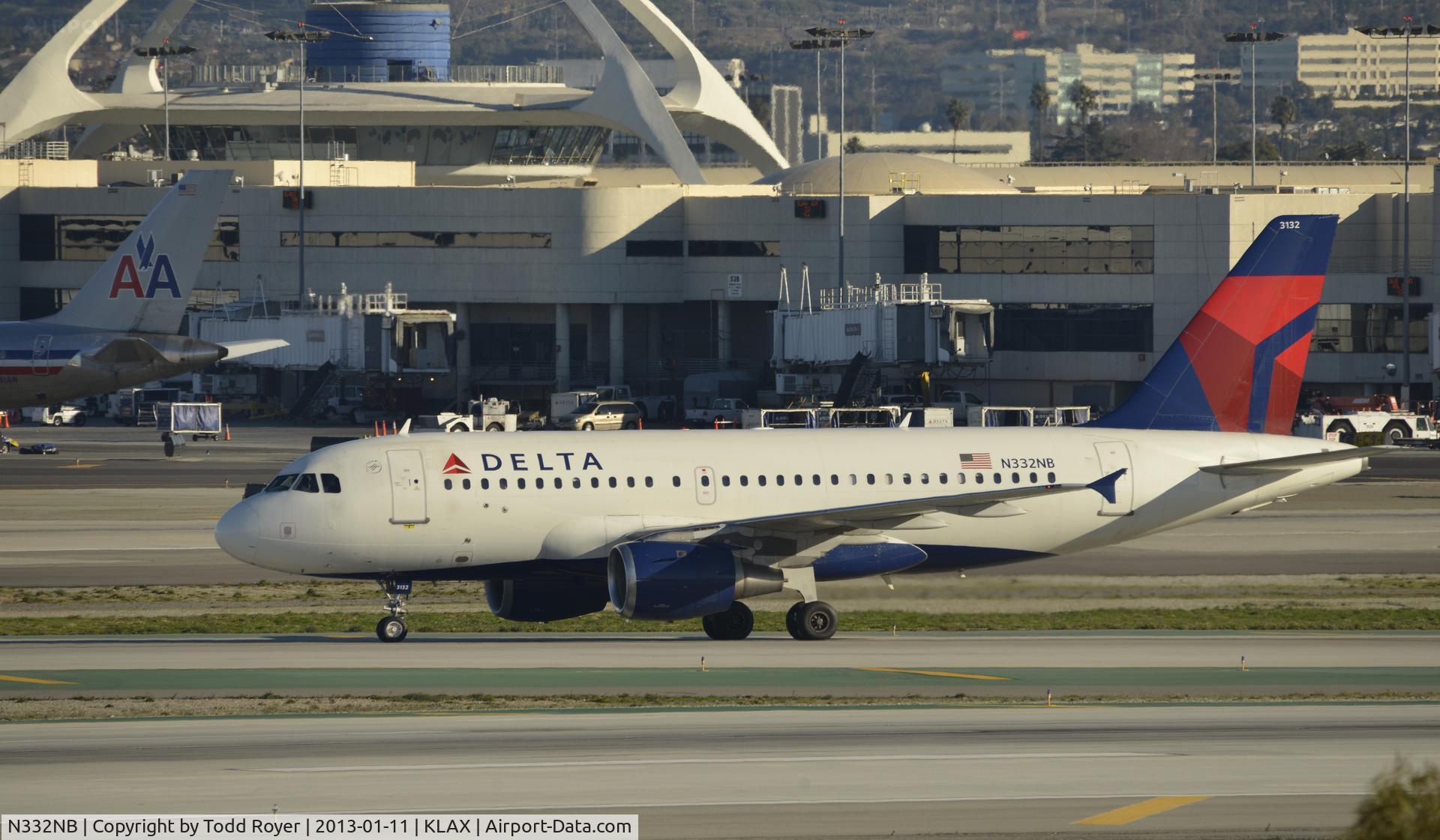 N332NB, 2001 Airbus A319-114 C/N 1570, Taxiing to gate