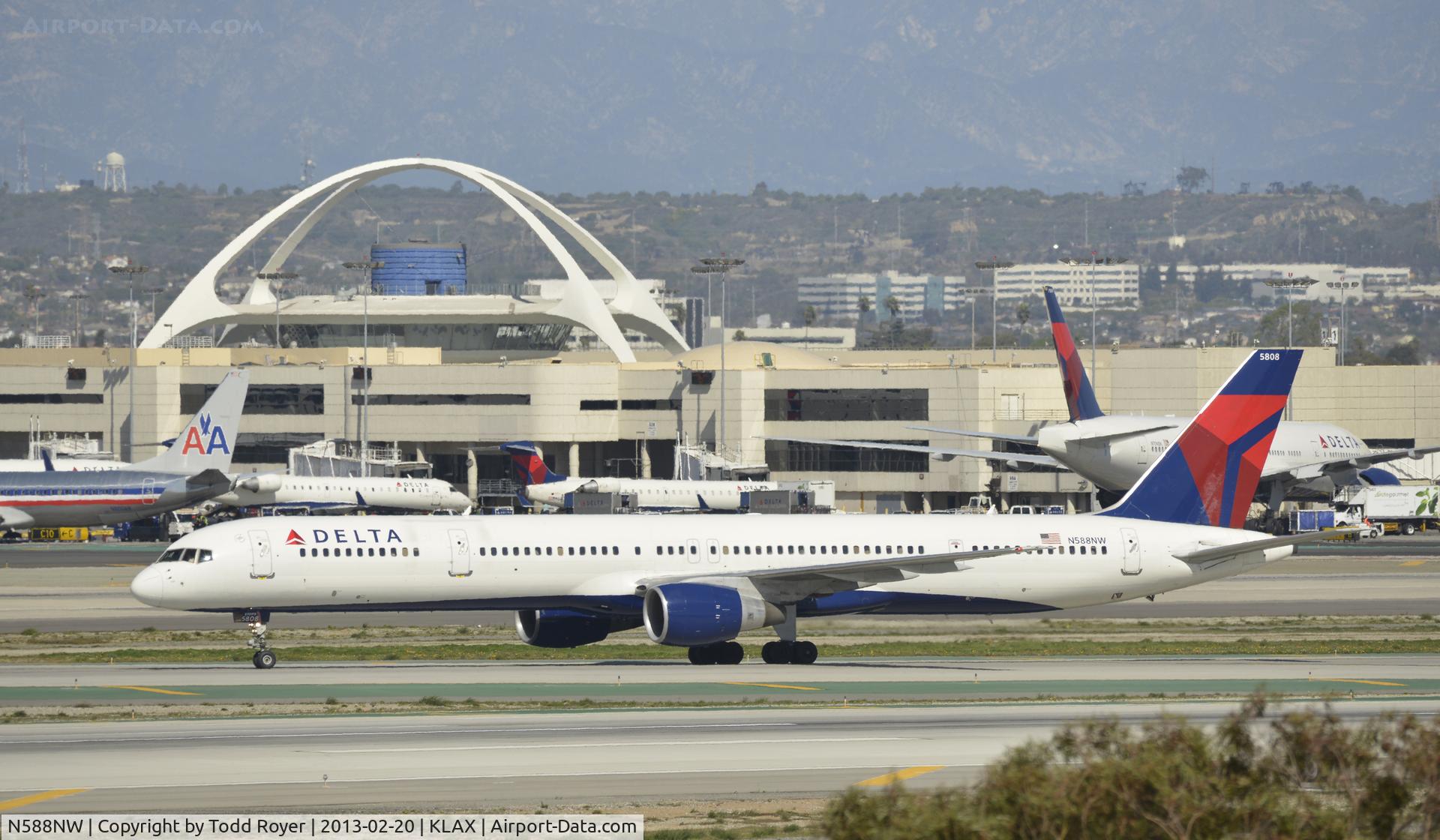 N588NW, 2003 Boeing 757-351 C/N 32988, Departing LAX