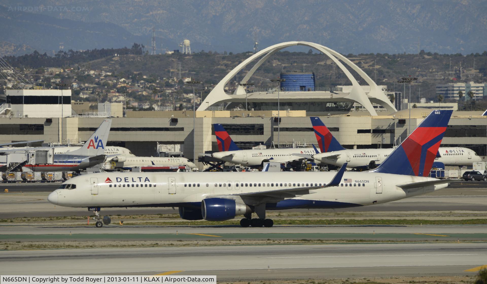 N665DN, 1991 Boeing 757-232 C/N 25013, Taxiing to gate at LAX