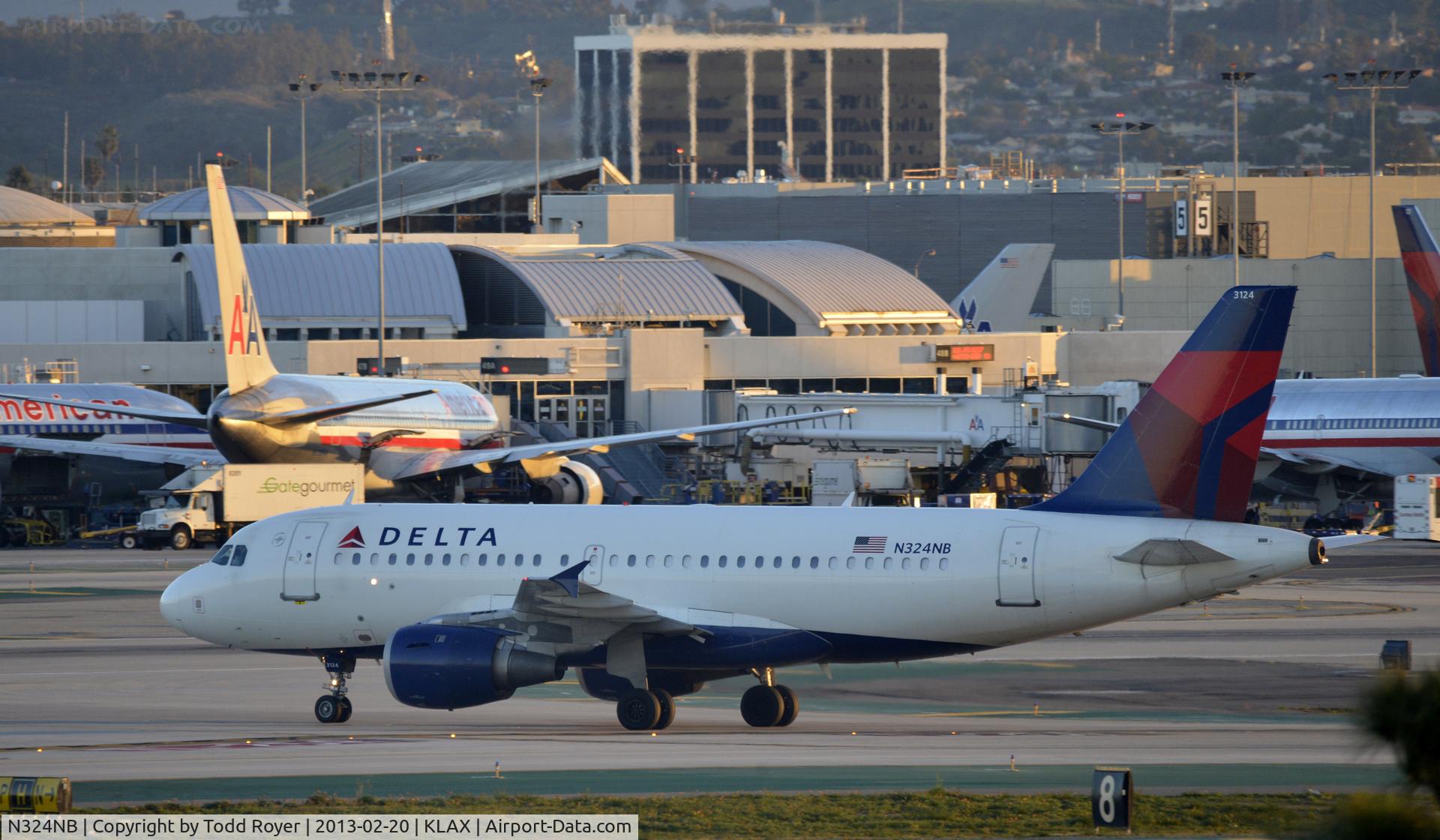 N324NB, 2001 Airbus A319-114 C/N 1456, Taxiing to gate