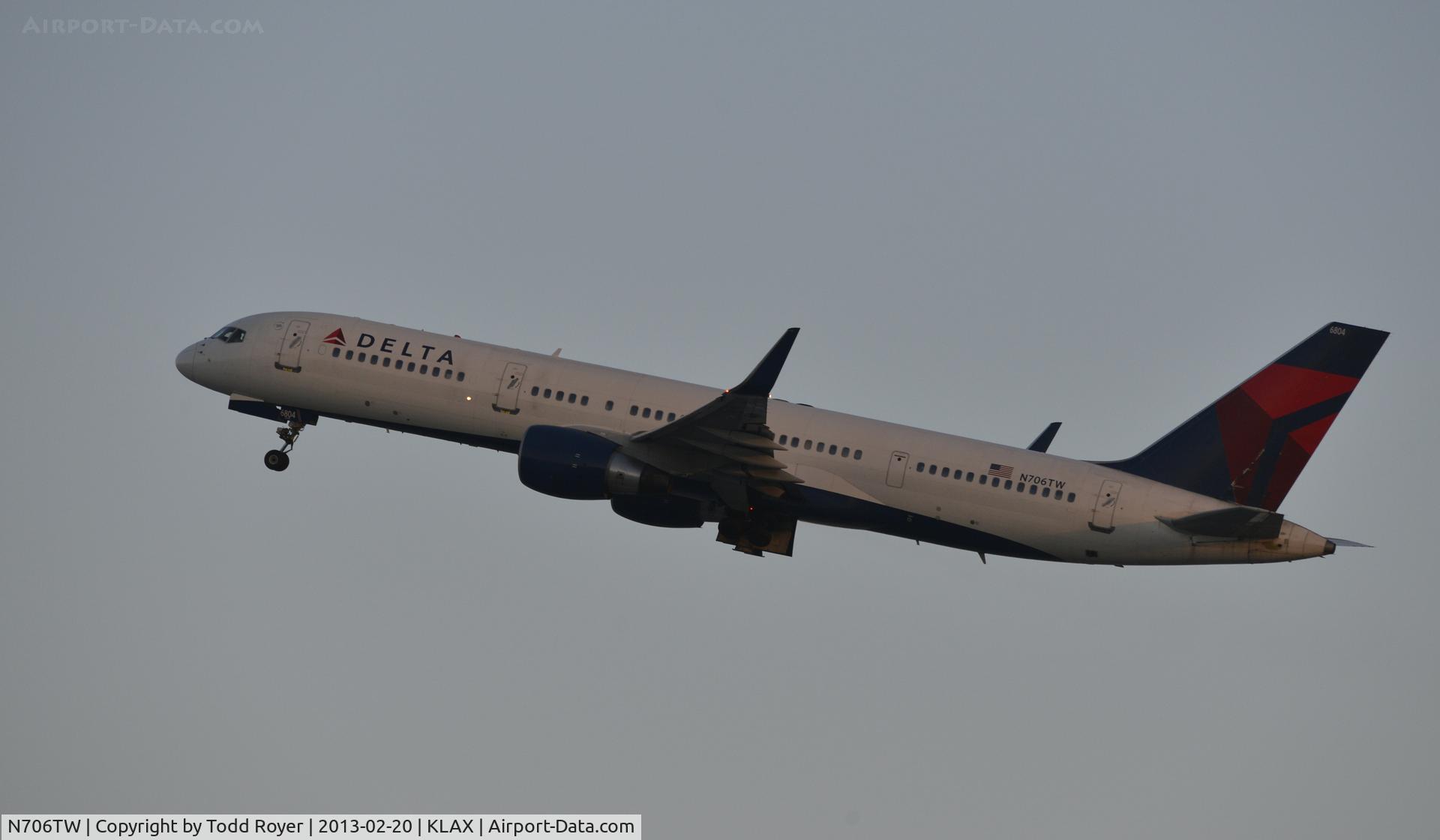 N706TW, 1997 Boeing 757-2Q8 C/N 28165, Departing LAX