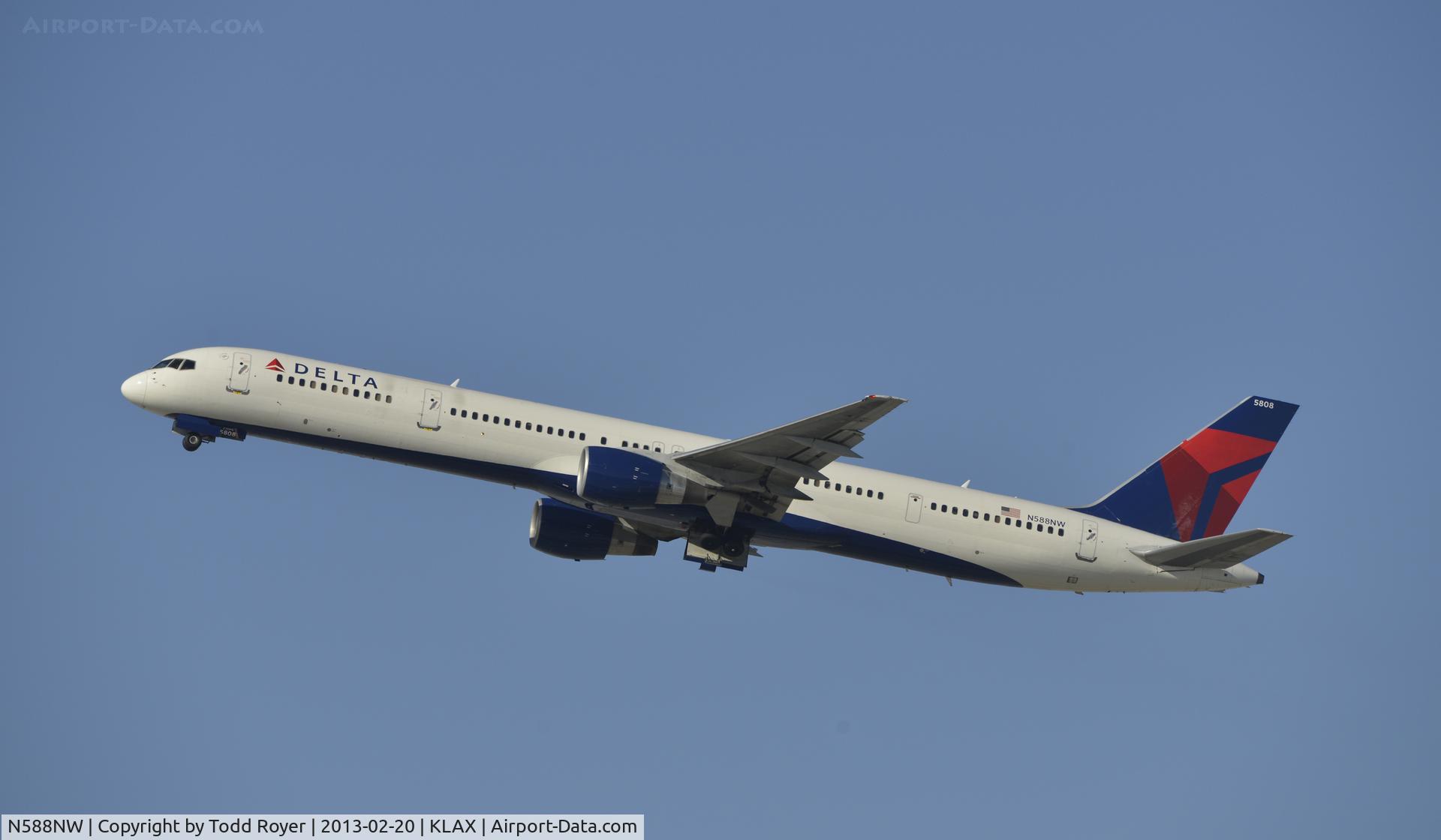 N588NW, 2003 Boeing 757-351 C/N 32988, Departing LAX