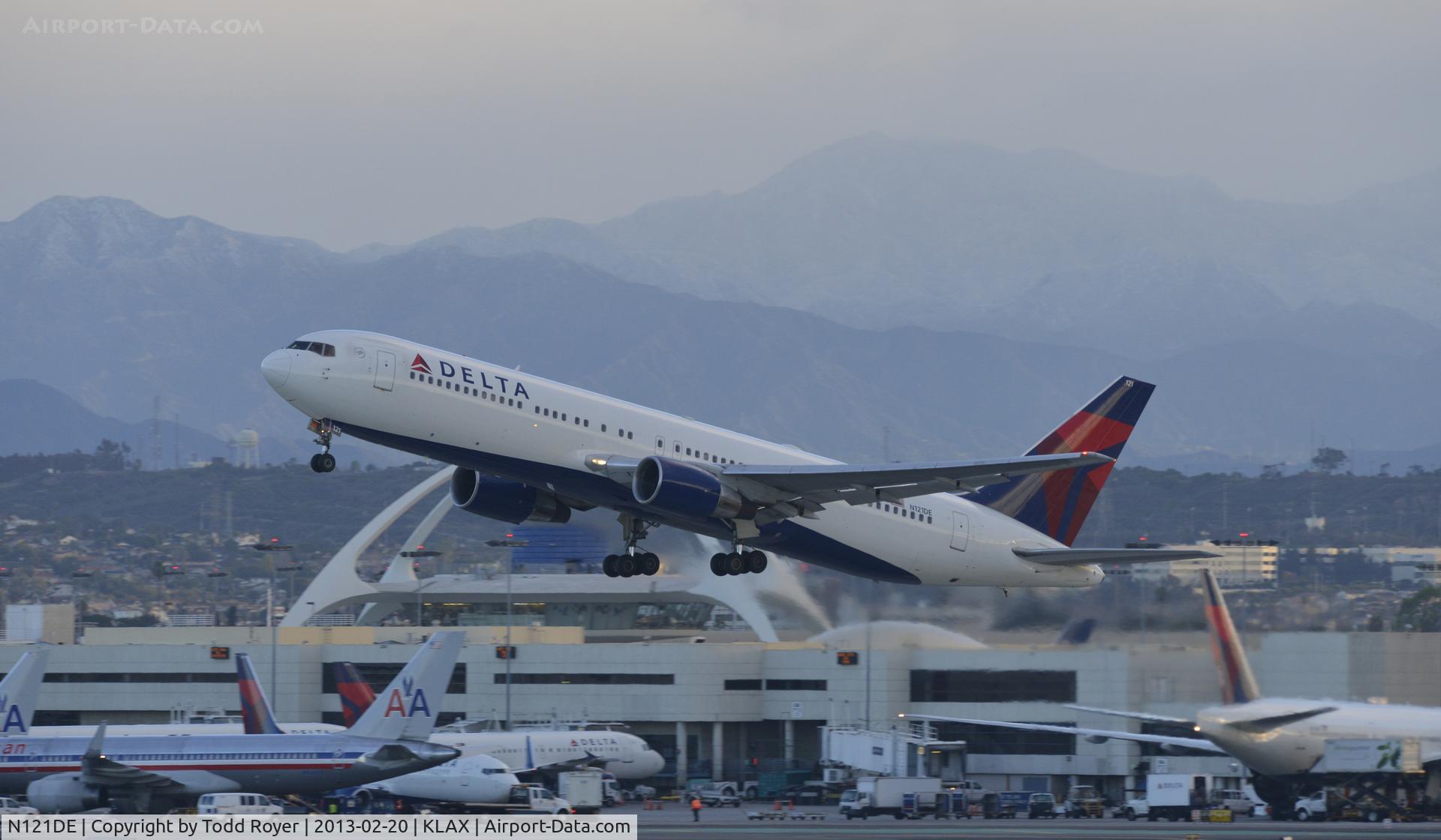 N121DE, 1987 Boeing 767-332 C/N 23435, Early morning departure from LAX