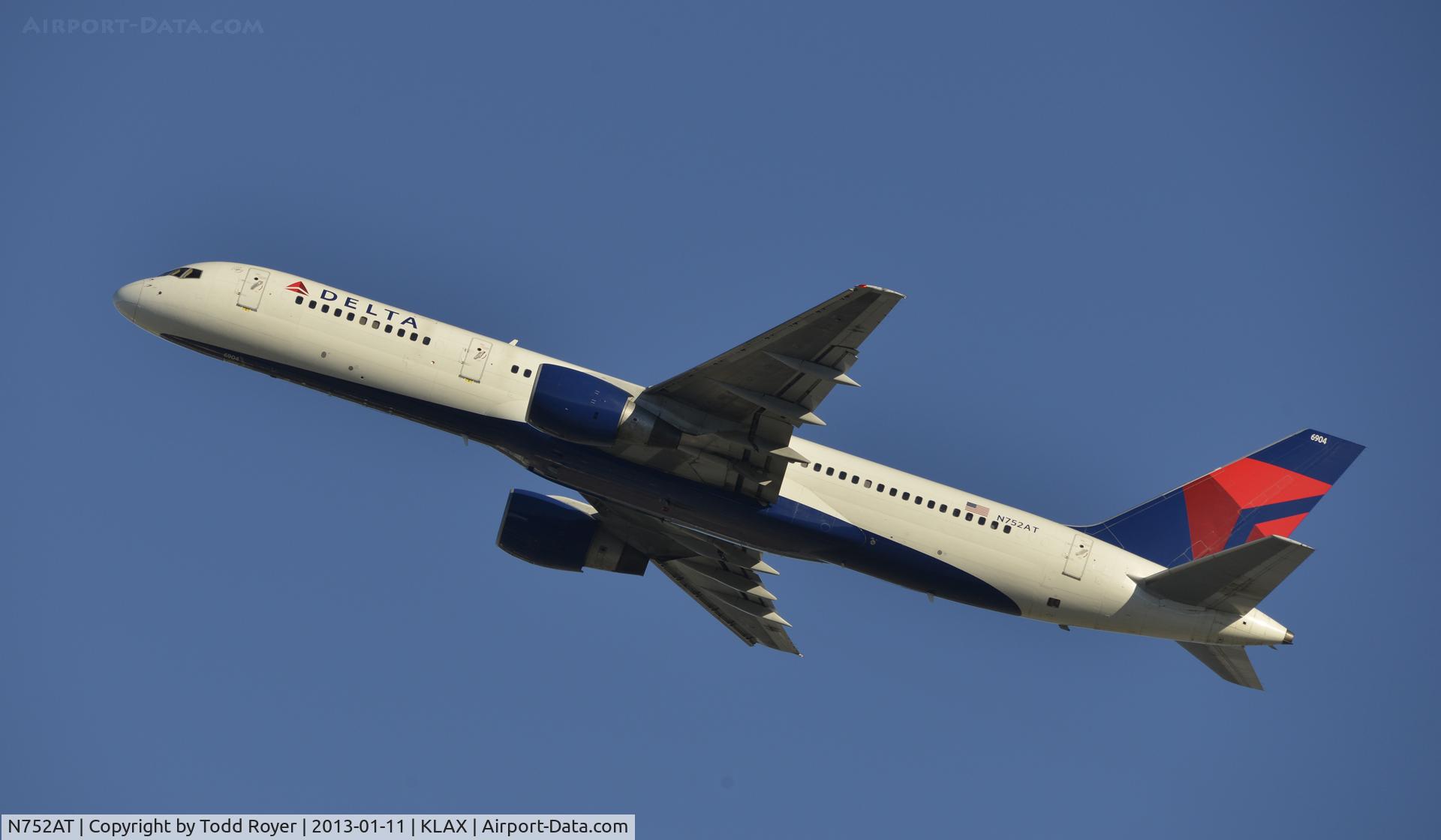 N752AT, 1984 Boeing 757-212 C/N 23128, Departing LAX