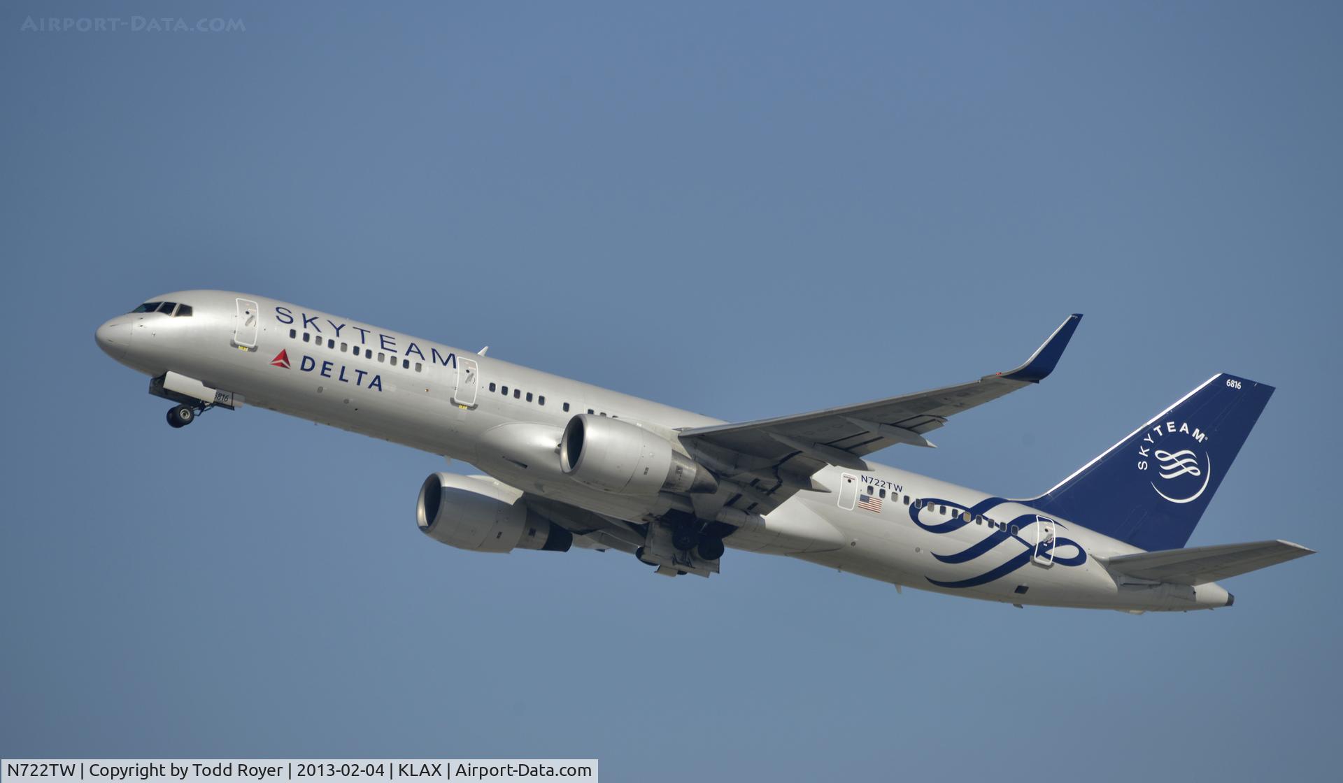 N722TW, 1999 Boeing 757-231 C/N 29385, Departing LAX