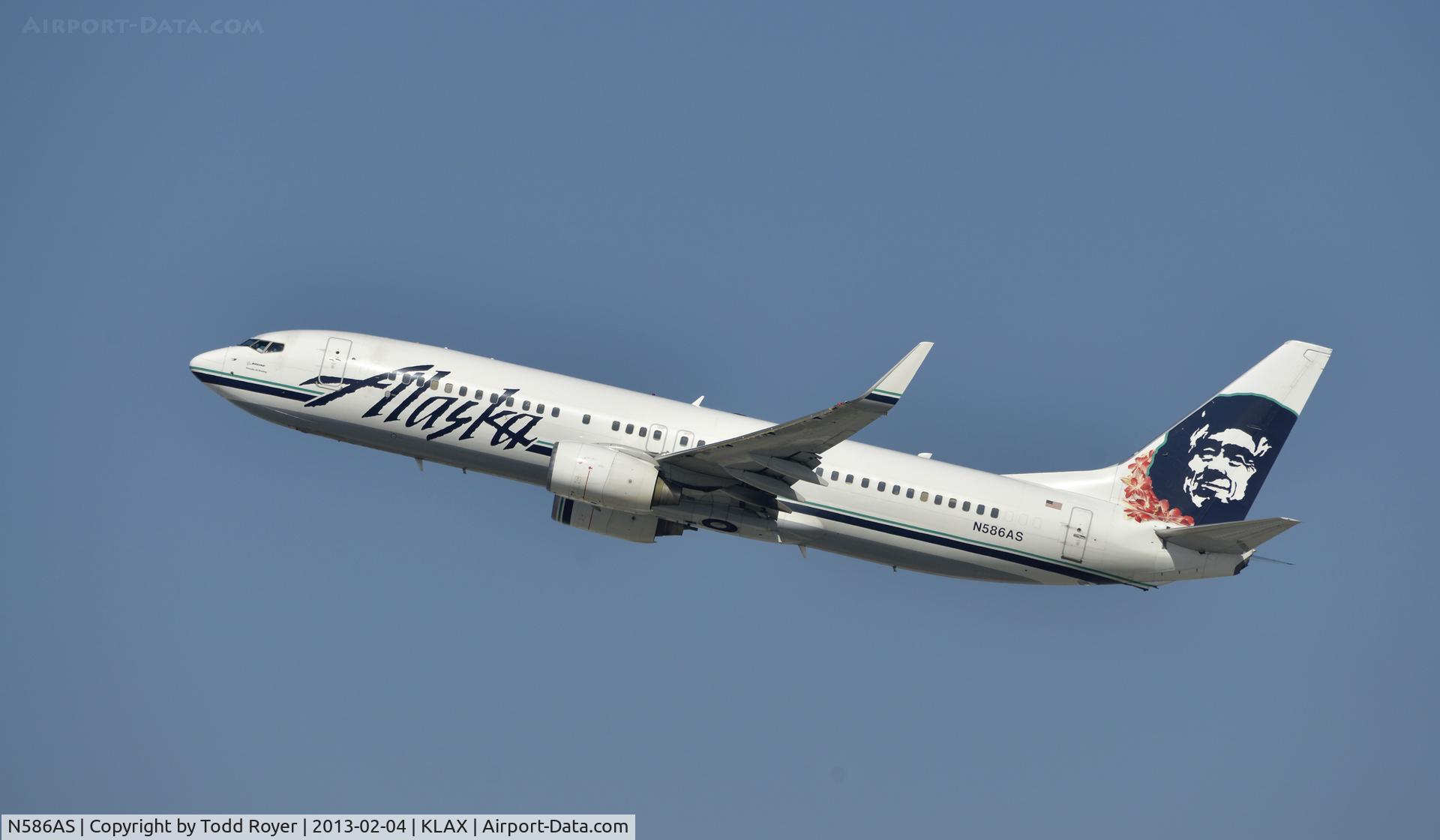N586AS, 2007 Boeing 737-890 C/N 35189, Departing LAX