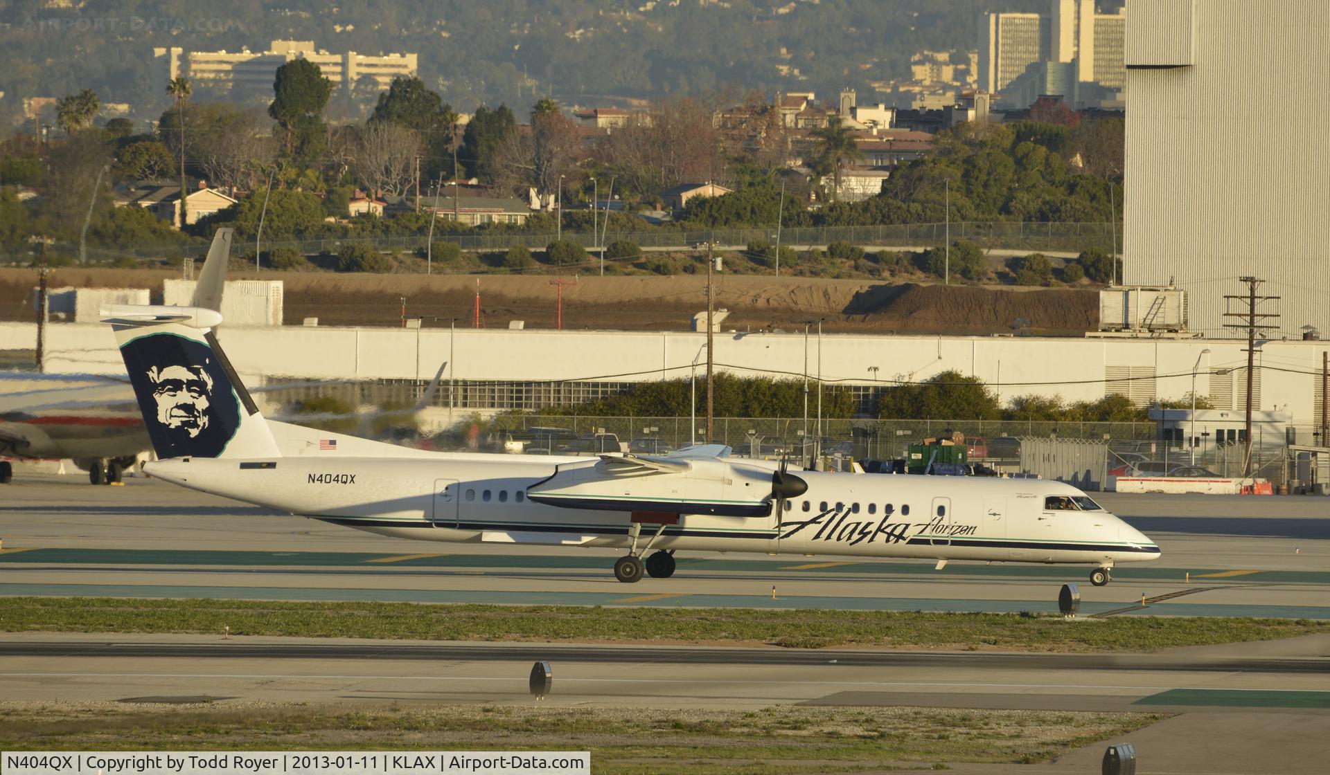N404QX, 2001 Bombardier DHC-8-402 Dash 8 C/N 4046, Taxiing to gate