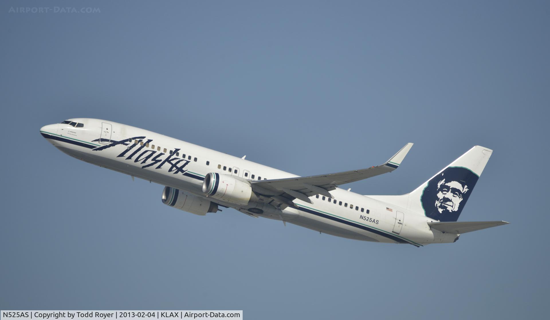 N525AS, 2009 Boeing 737-890 C/N 35692, Departing LAX