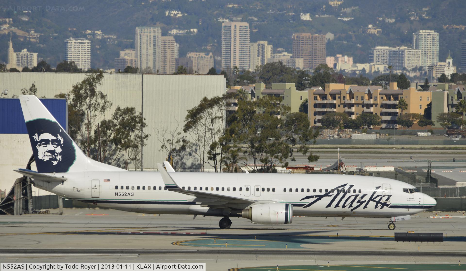 N552AS, 2006 Boeing 737-890 C/N 34595, Taxiing to gate
