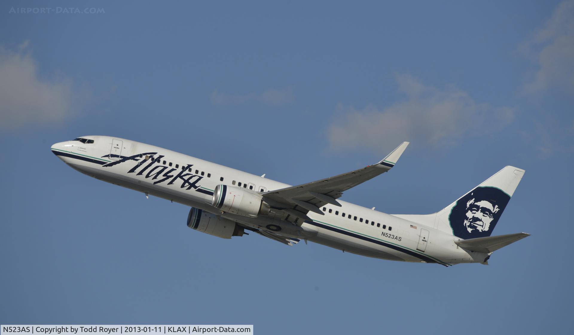N523AS, 2009 Boeing 737-890 C/N 35194, Departing LAX