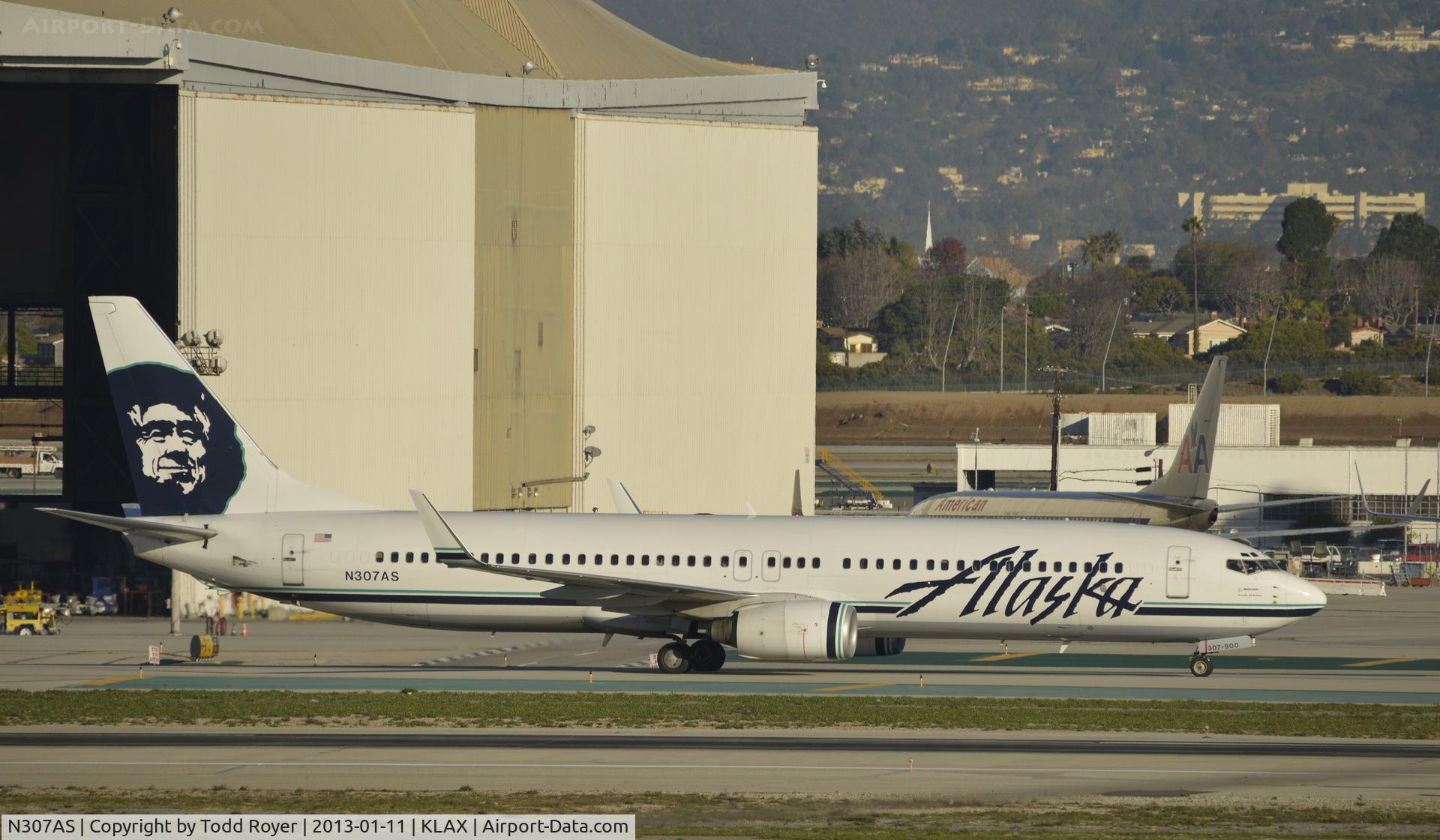 N307AS, 2001 Boeing 737-990 C/N 30015, Taxiing to gate