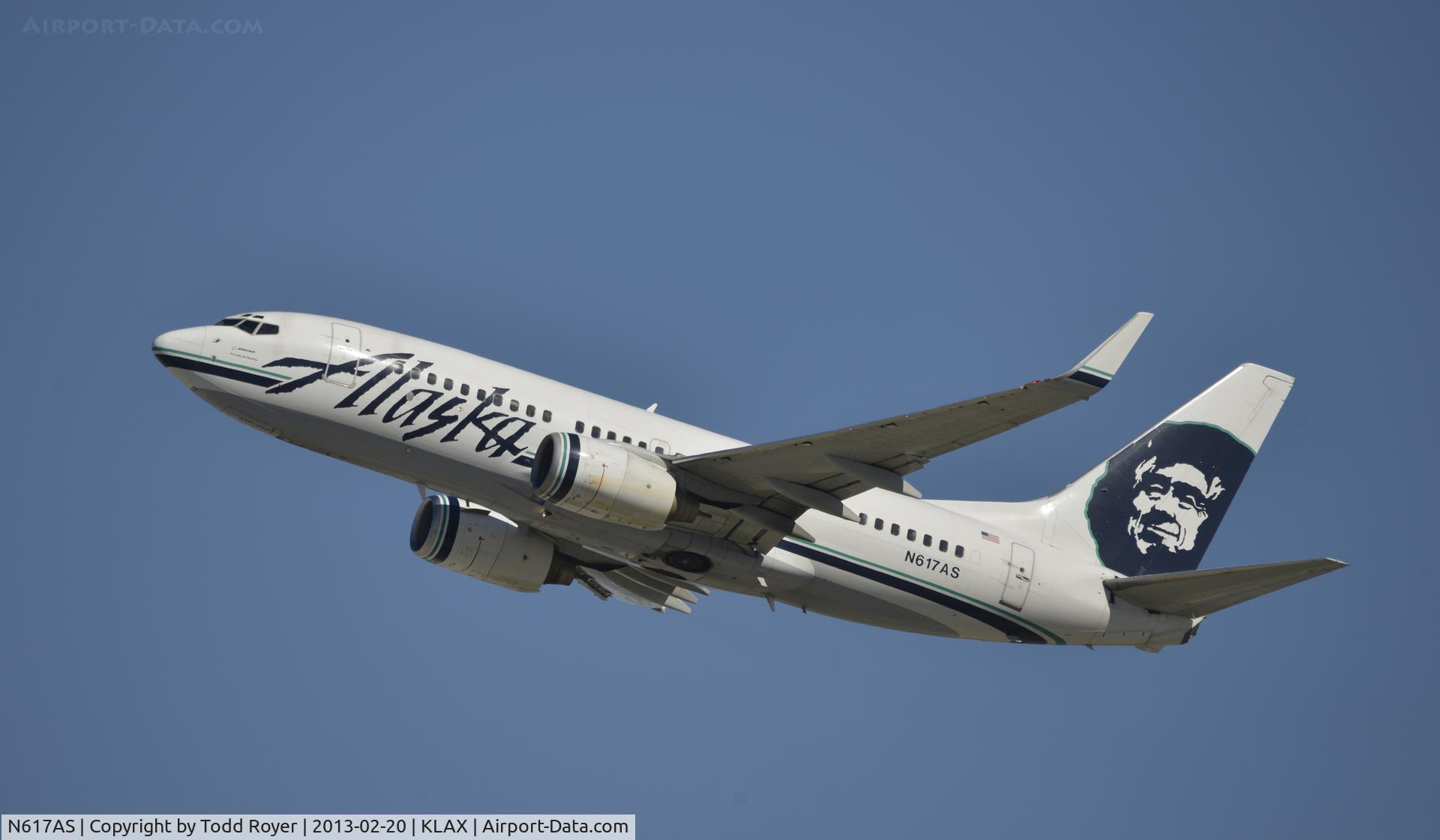 N617AS, 2000 Boeing 737-790 C/N 30542, Departing LAX
