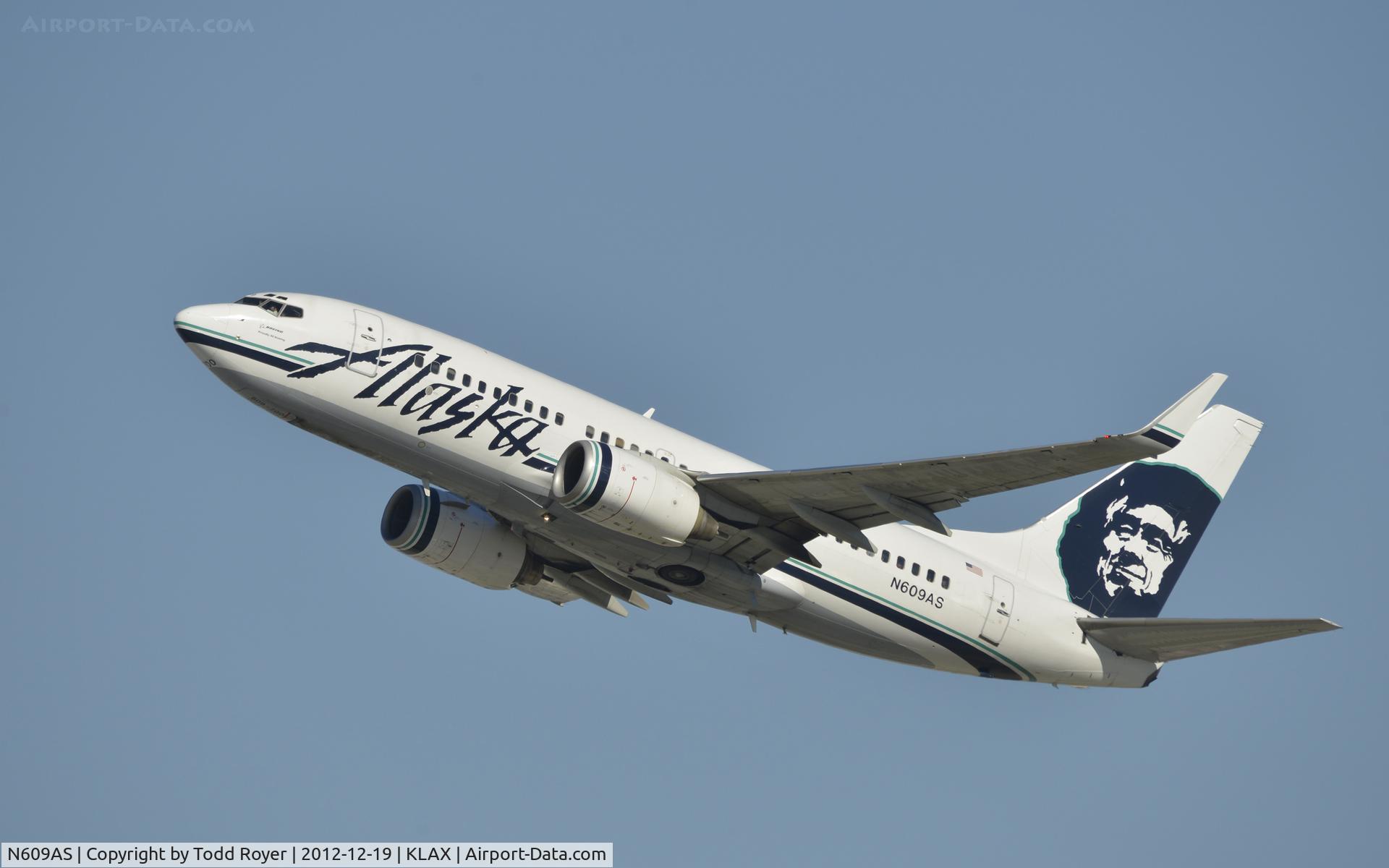 N609AS, 1999 Boeing 737-790 C/N 29752, Departing LAX