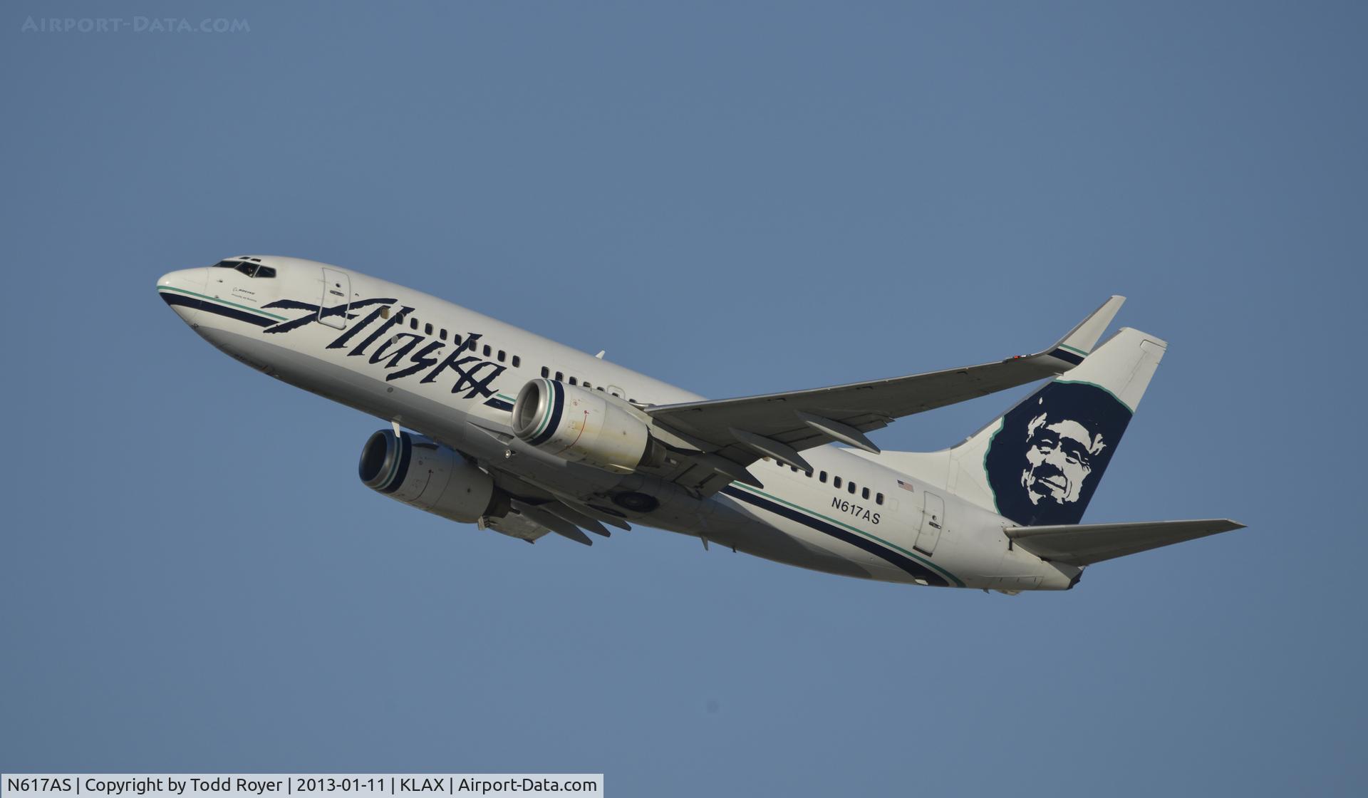 N617AS, 2000 Boeing 737-790 C/N 30542, Departing LAX