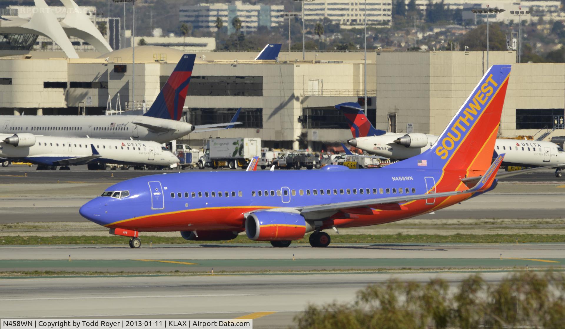 N458WN, 2004 Boeing 737-7H4 C/N 33857, Taxiing to gate
