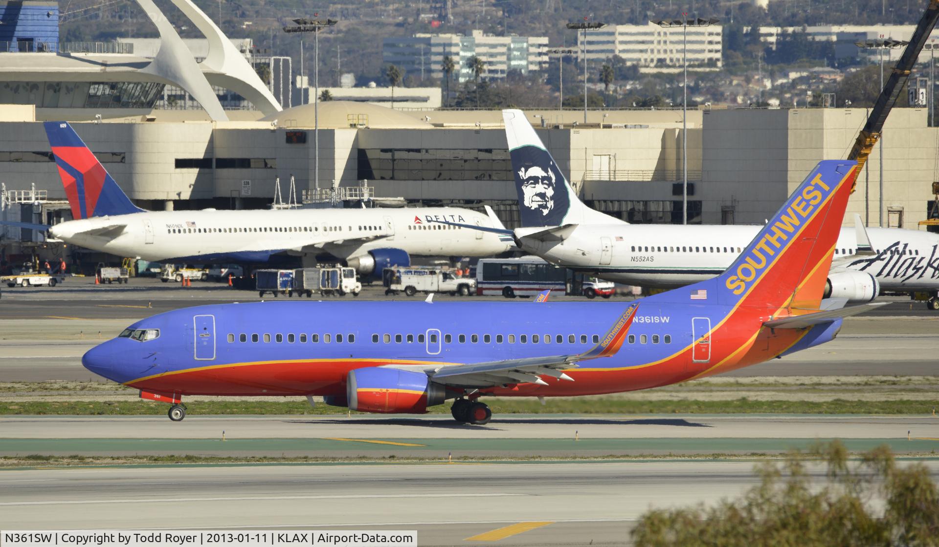 N361SW, 1992 Boeing 737-3H4 C/N 26572, Taxiing to gate