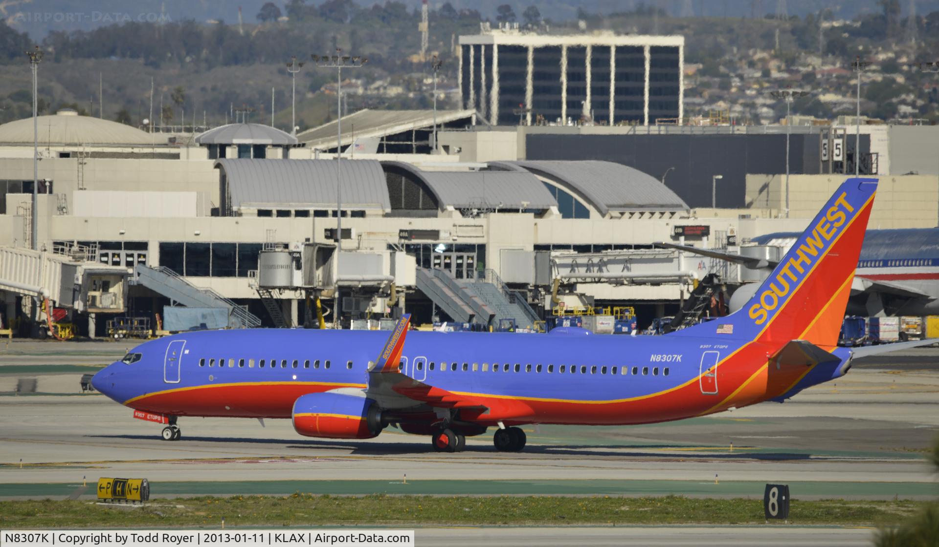 N8307K, 2012 Boeing 737-8H4 C/N 36987, Taxiing to gate
