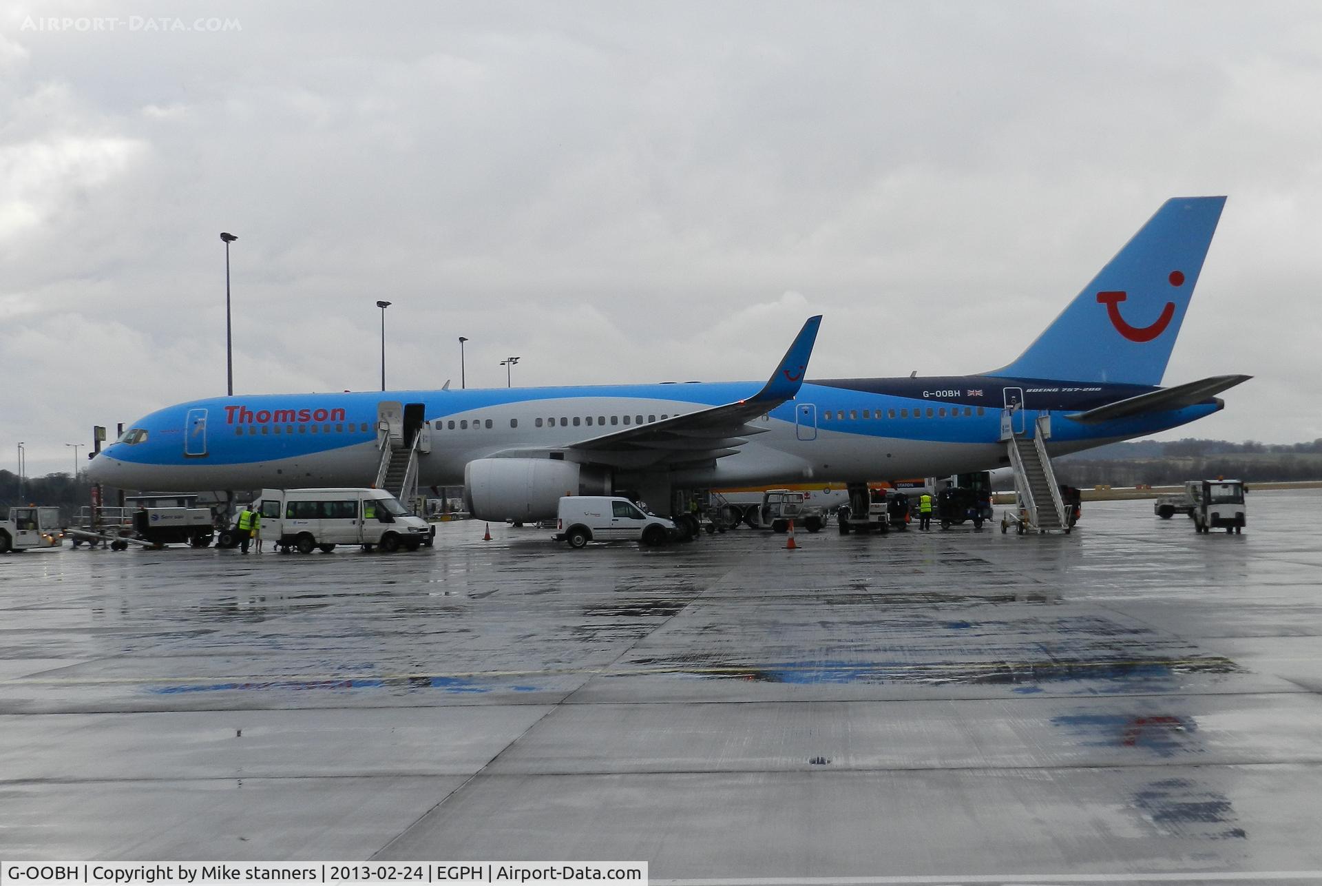 G-OOBH, 1999 Boeing 757-236 C/N 29944, Thomson B757-200 In the new Dreamliner colour scheme