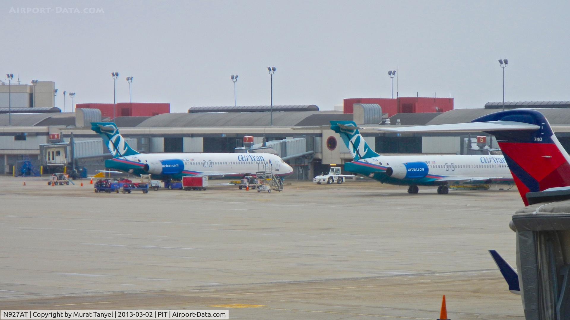 N927AT, 2000 Boeing 717-200 C/N 55077, At the gate at Pittsburgh International (on the left).