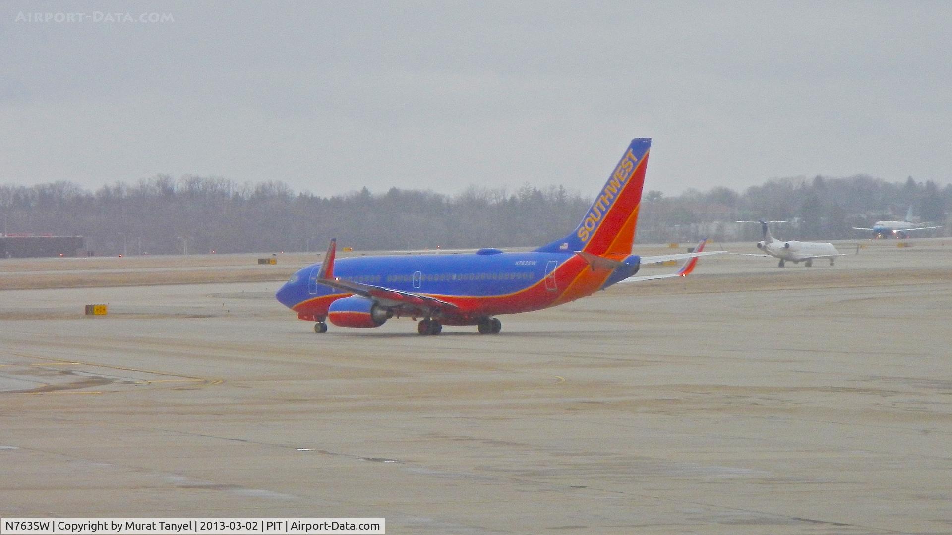 N763SW, 2000 Boeing 737-7H4 C/N 27877, Taxiing at Pittsburgh International